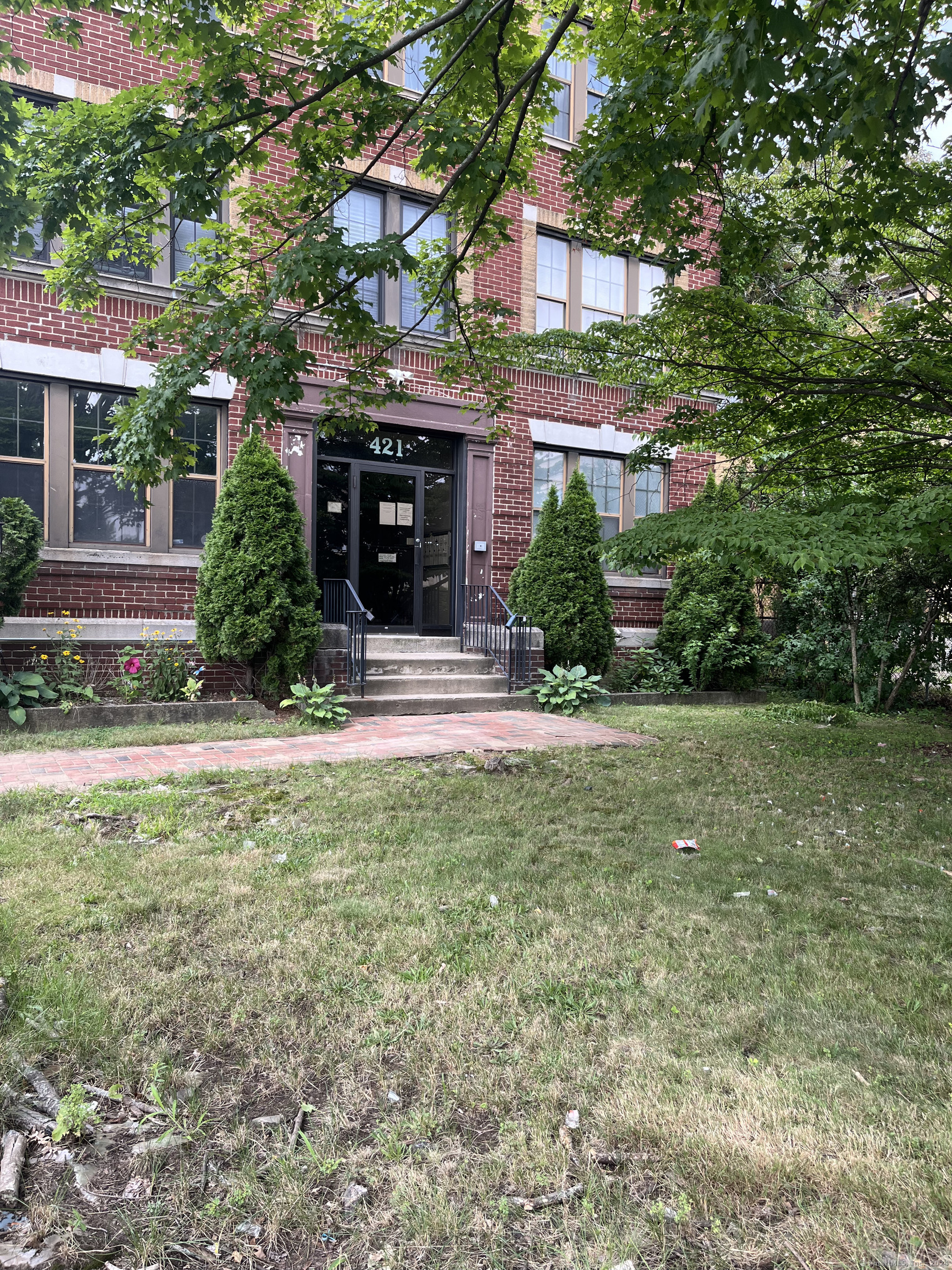 Rental Property at 421 Wethersfield Avenue Apt F, Hartford, Connecticut - Bedrooms: 1 
Bathrooms: 1 
Rooms: 4  - $1,400 MO.