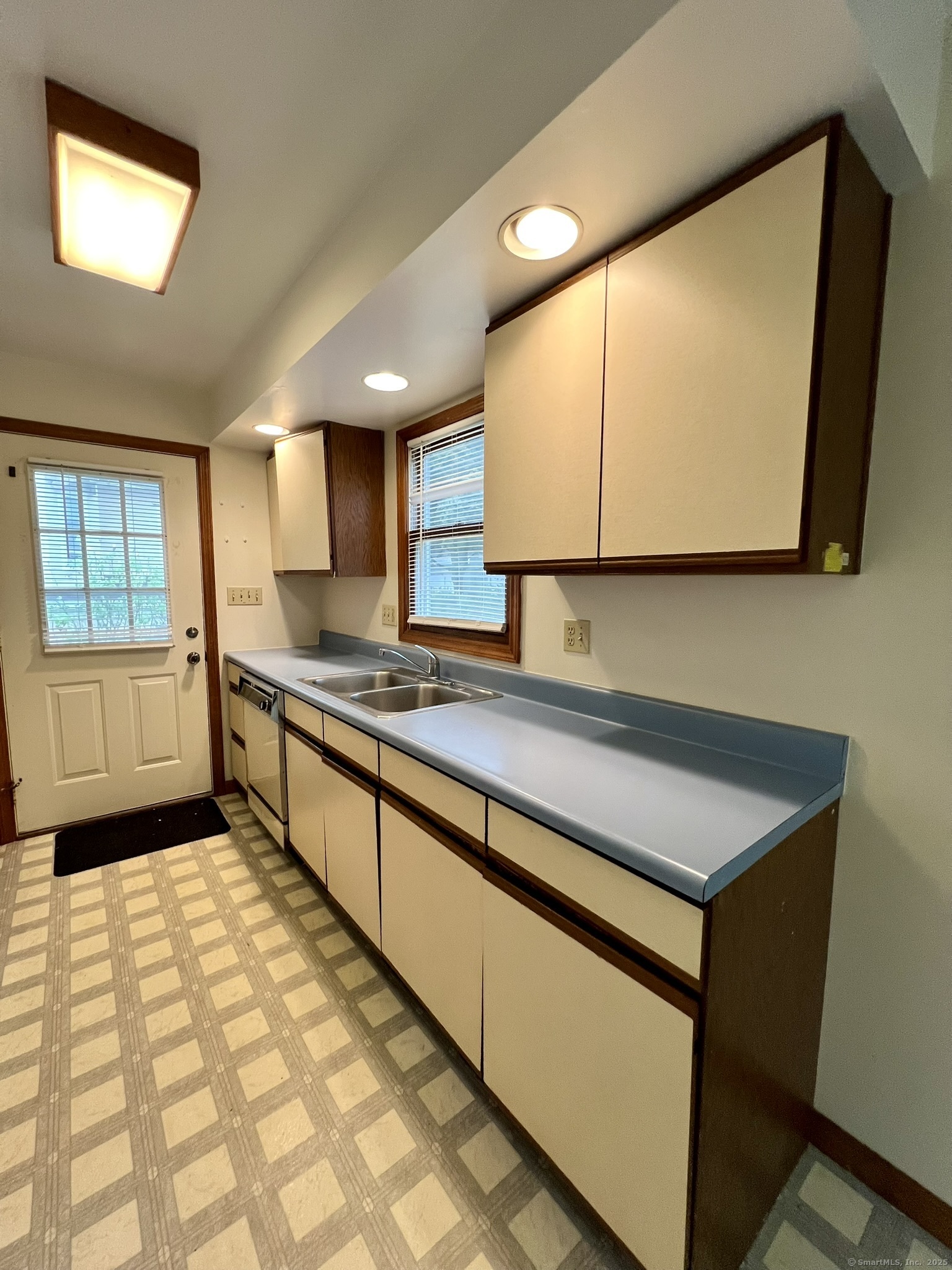 7 Golden Hill Street 2nd floor