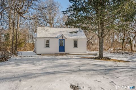 Photo of 127 Spithead Road, Waterford, CT 06385 (MLS # 24150914)
