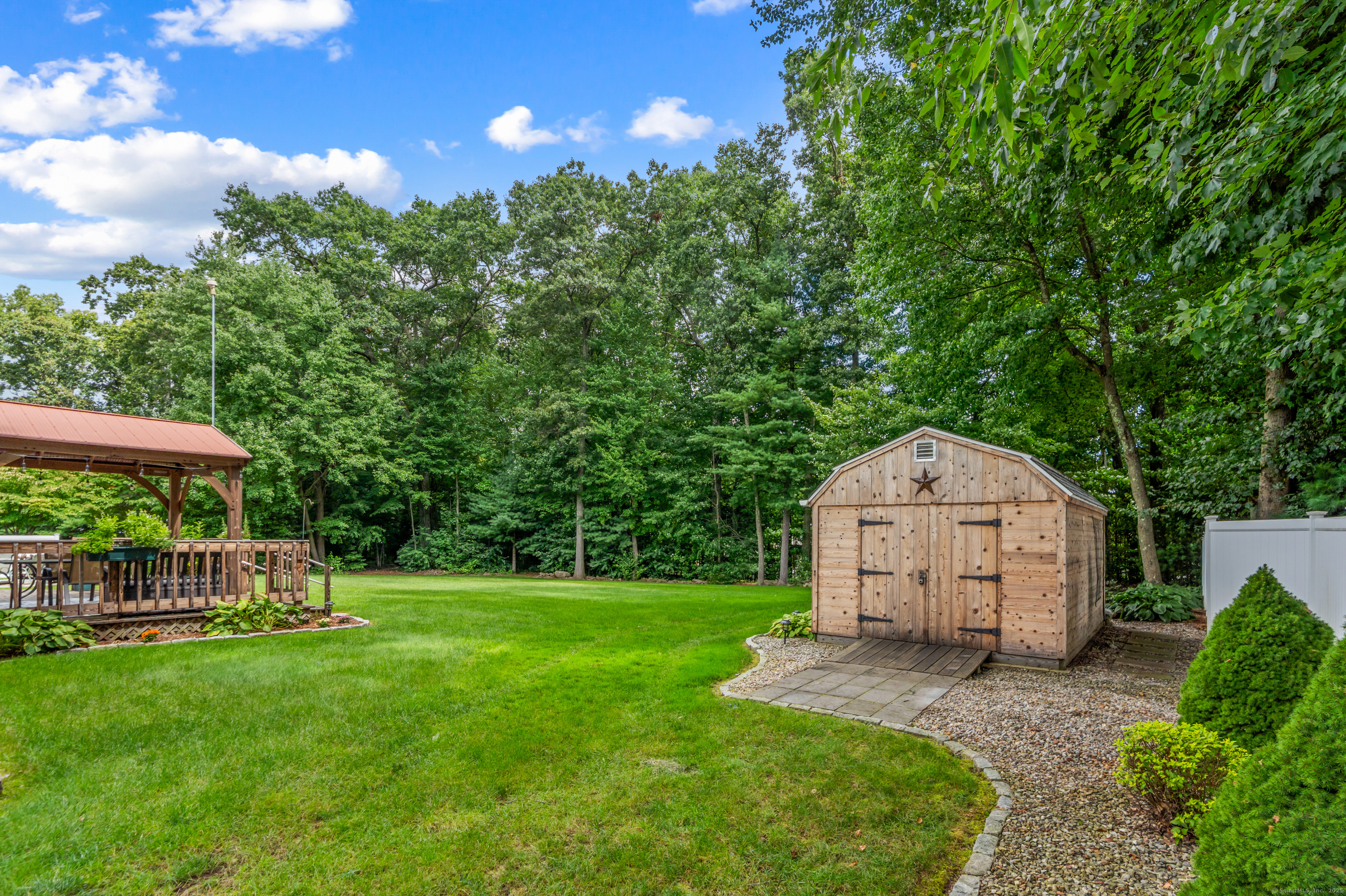 Ellington, Connecticut 06029, United States, 3 Bedrooms Bedrooms, ,3 BathroomsBathrooms,Residential,Pending,142421