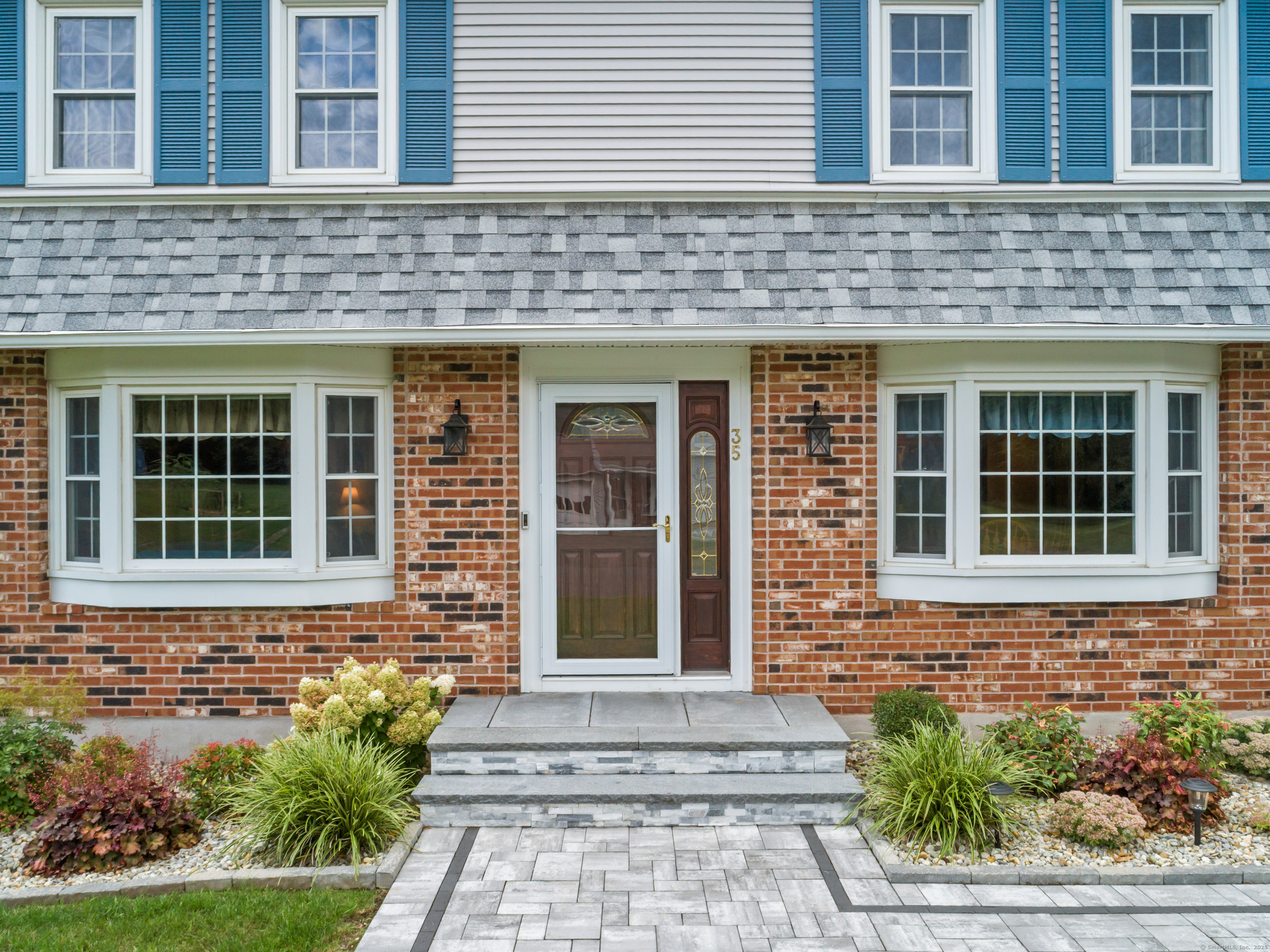 Ellington, Connecticut 06029, United States, 3 Bedrooms Bedrooms, ,3 BathroomsBathrooms,Residential,Pending,142421