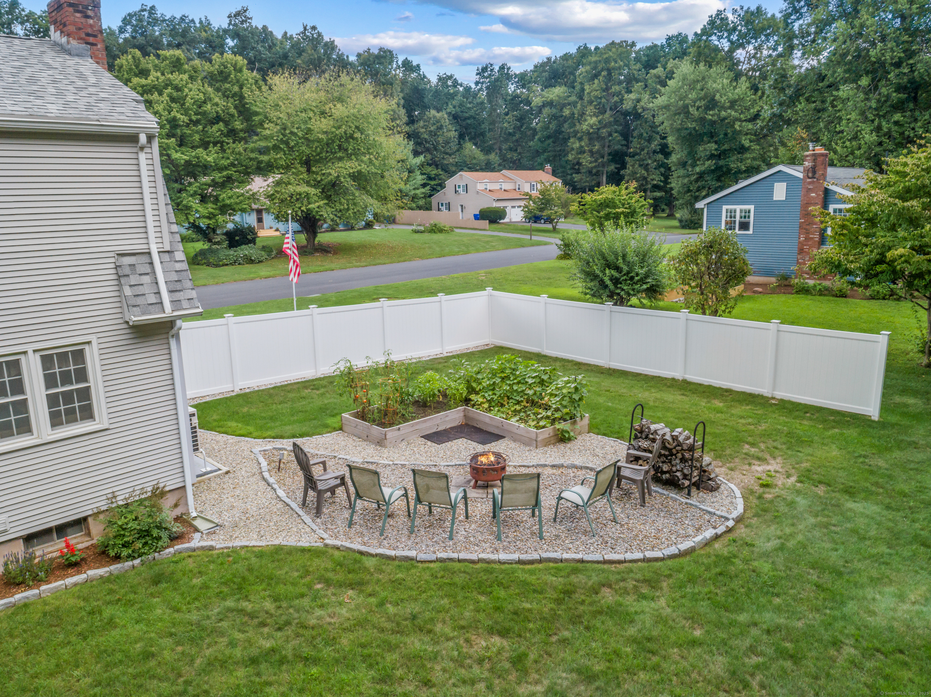 Ellington, Connecticut 06029, United States, 3 Bedrooms Bedrooms, ,3 BathroomsBathrooms,Residential,Pending,142421