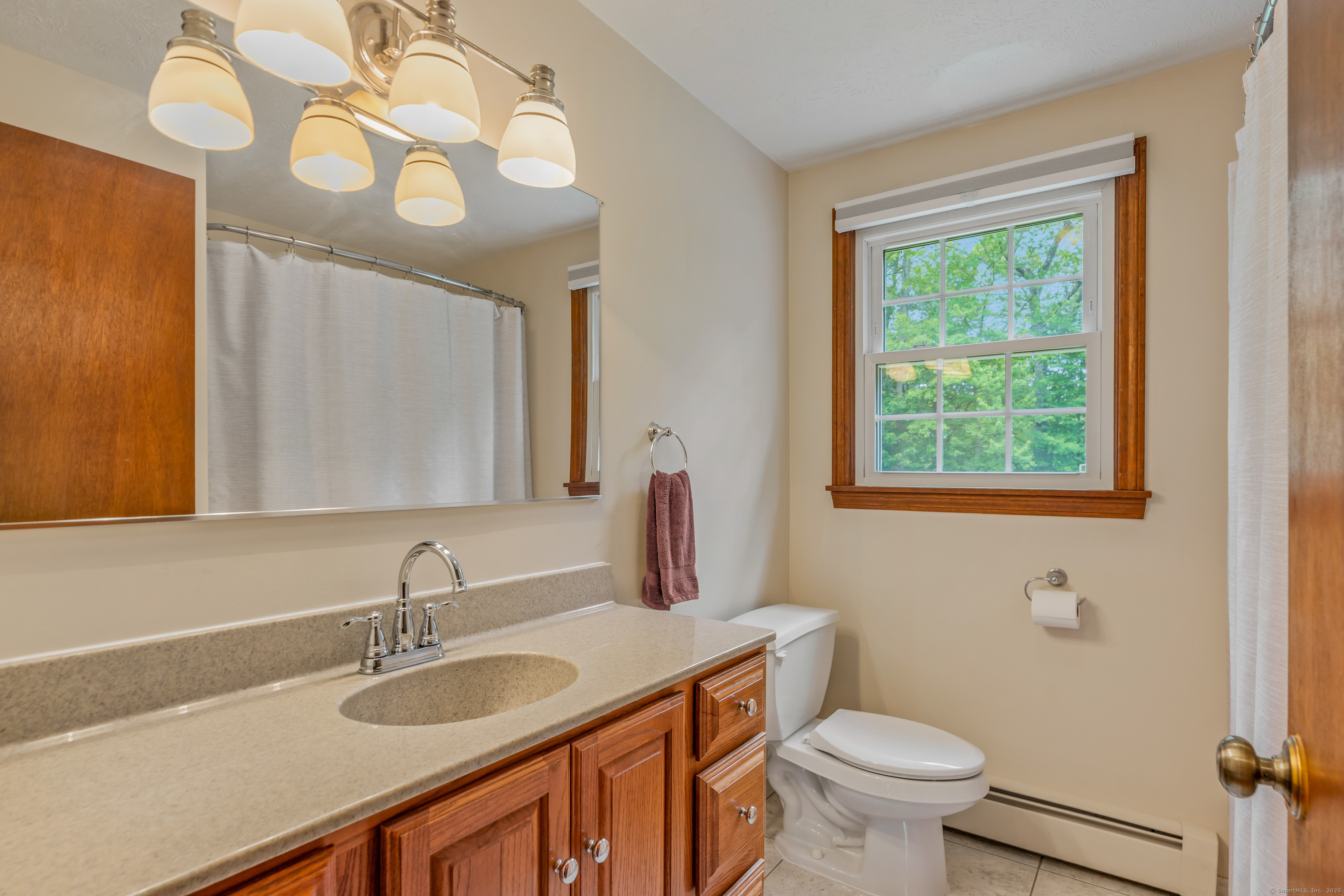 Ellington, Connecticut 06029, United States, 3 Bedrooms Bedrooms, ,3 BathroomsBathrooms,Residential,Pending,142421