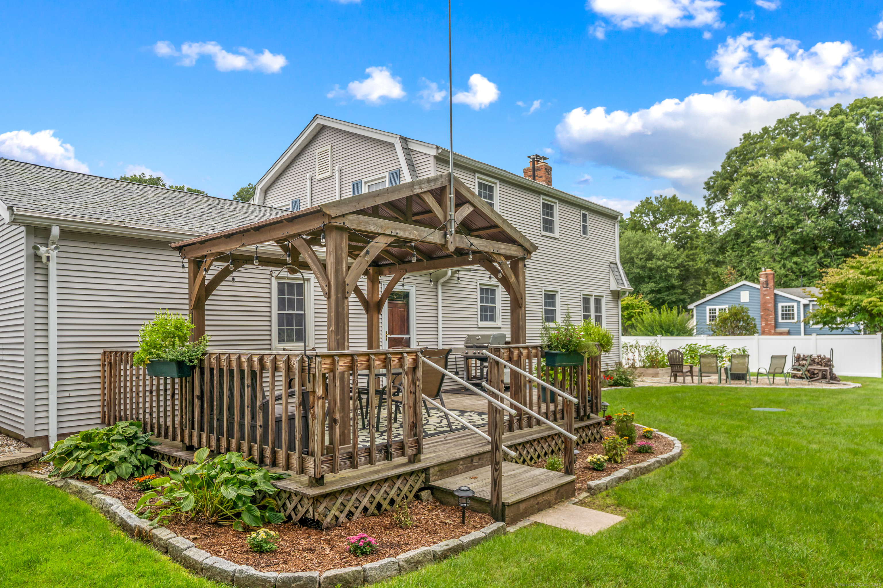 Ellington, Connecticut 06029, United States, 3 Bedrooms Bedrooms, ,3 BathroomsBathrooms,Residential,Pending,142421