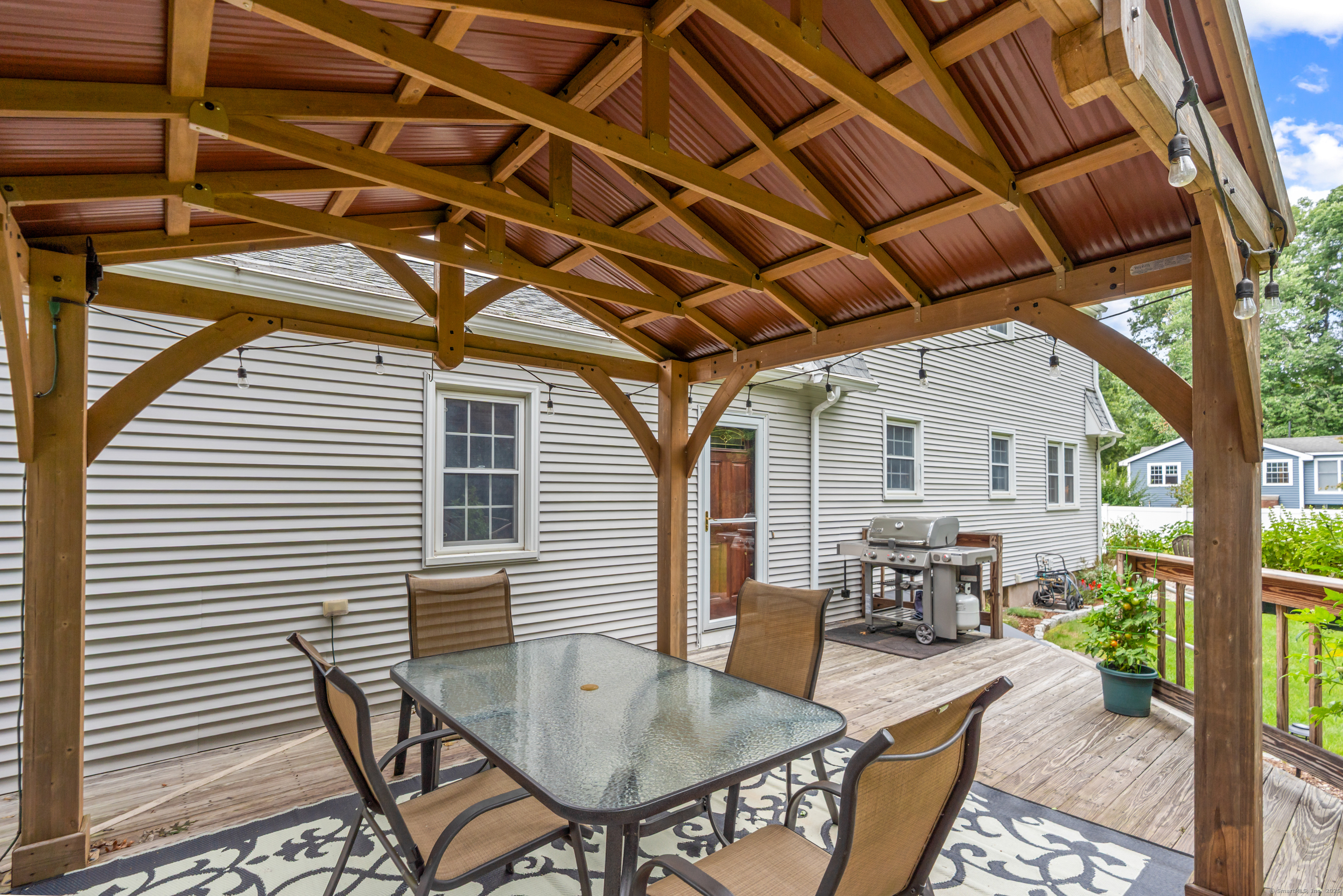 Ellington, Connecticut 06029, United States, 3 Bedrooms Bedrooms, ,3 BathroomsBathrooms,Residential,Pending,142421