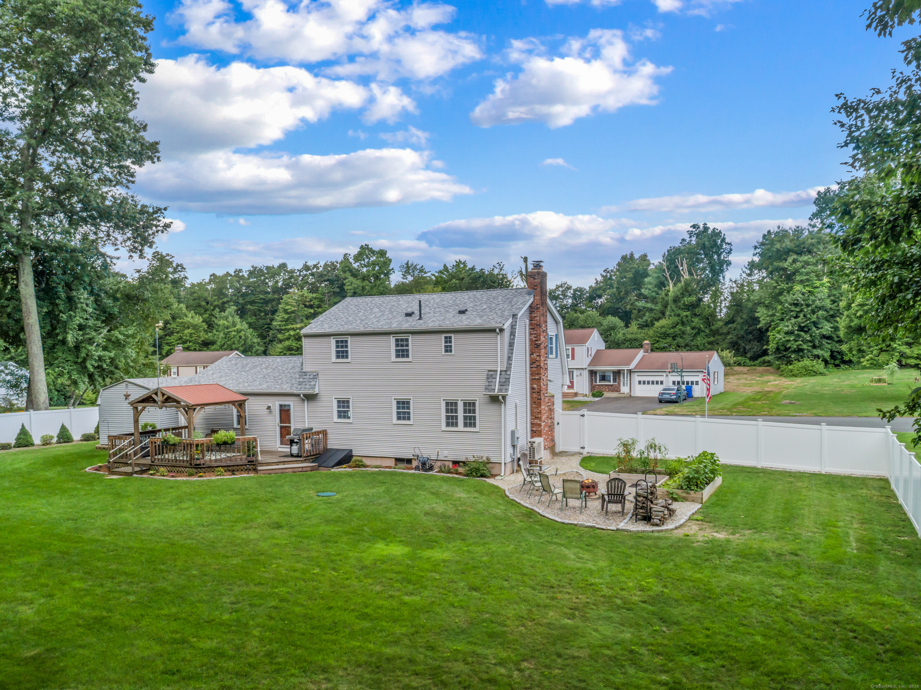 Ellington, Connecticut 06029, United States, 3 Bedrooms Bedrooms, ,3 BathroomsBathrooms,Residential,Pending,142421