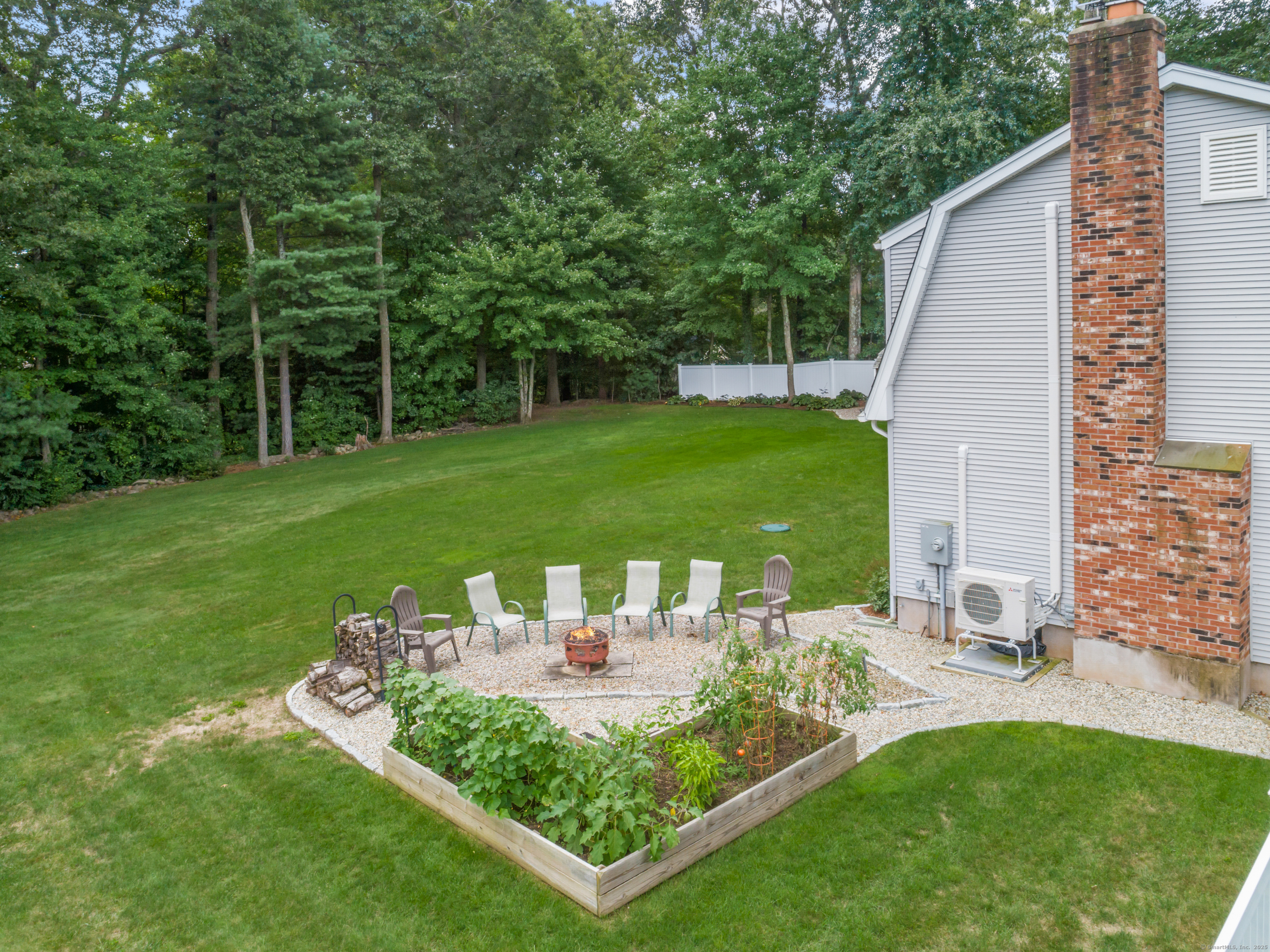 Ellington, Connecticut 06029, United States, 3 Bedrooms Bedrooms, ,3 BathroomsBathrooms,Residential,Pending,142421