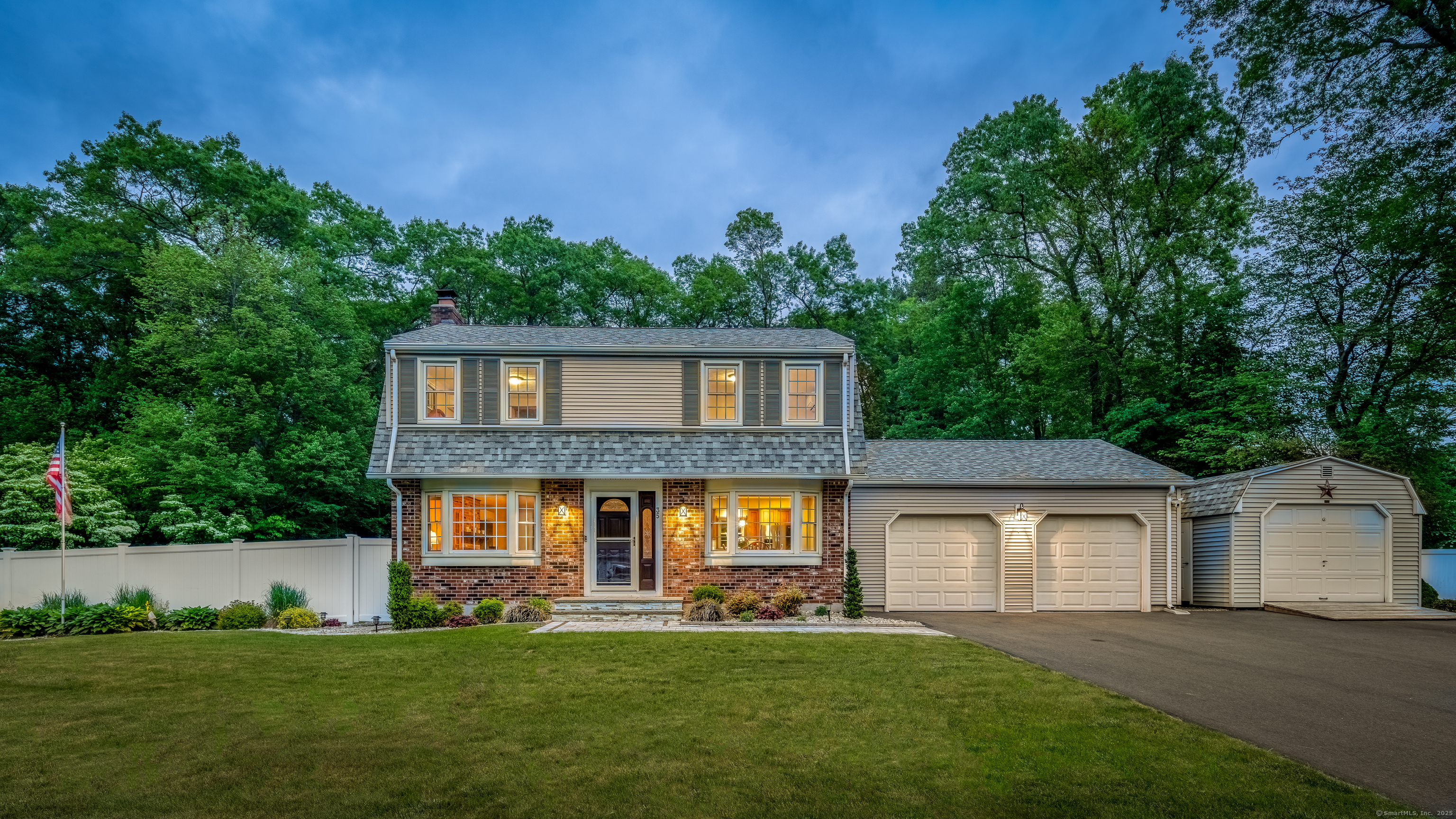 Ellington, Connecticut 06029, United States, 3 Bedrooms Bedrooms, ,3 BathroomsBathrooms,Residential,Pending,142421