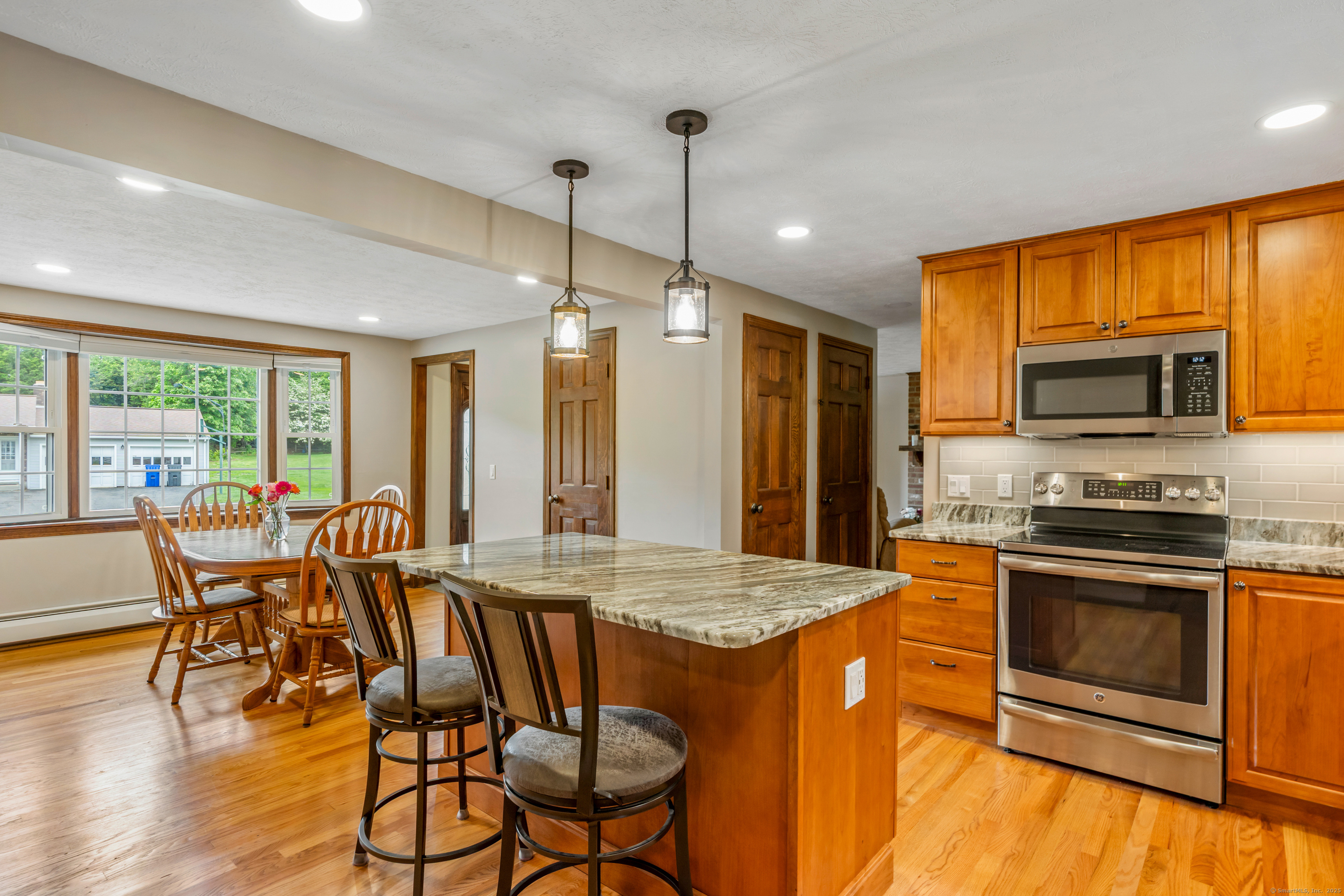 Ellington, Connecticut 06029, United States, 3 Bedrooms Bedrooms, ,3 BathroomsBathrooms,Residential,Pending,142421