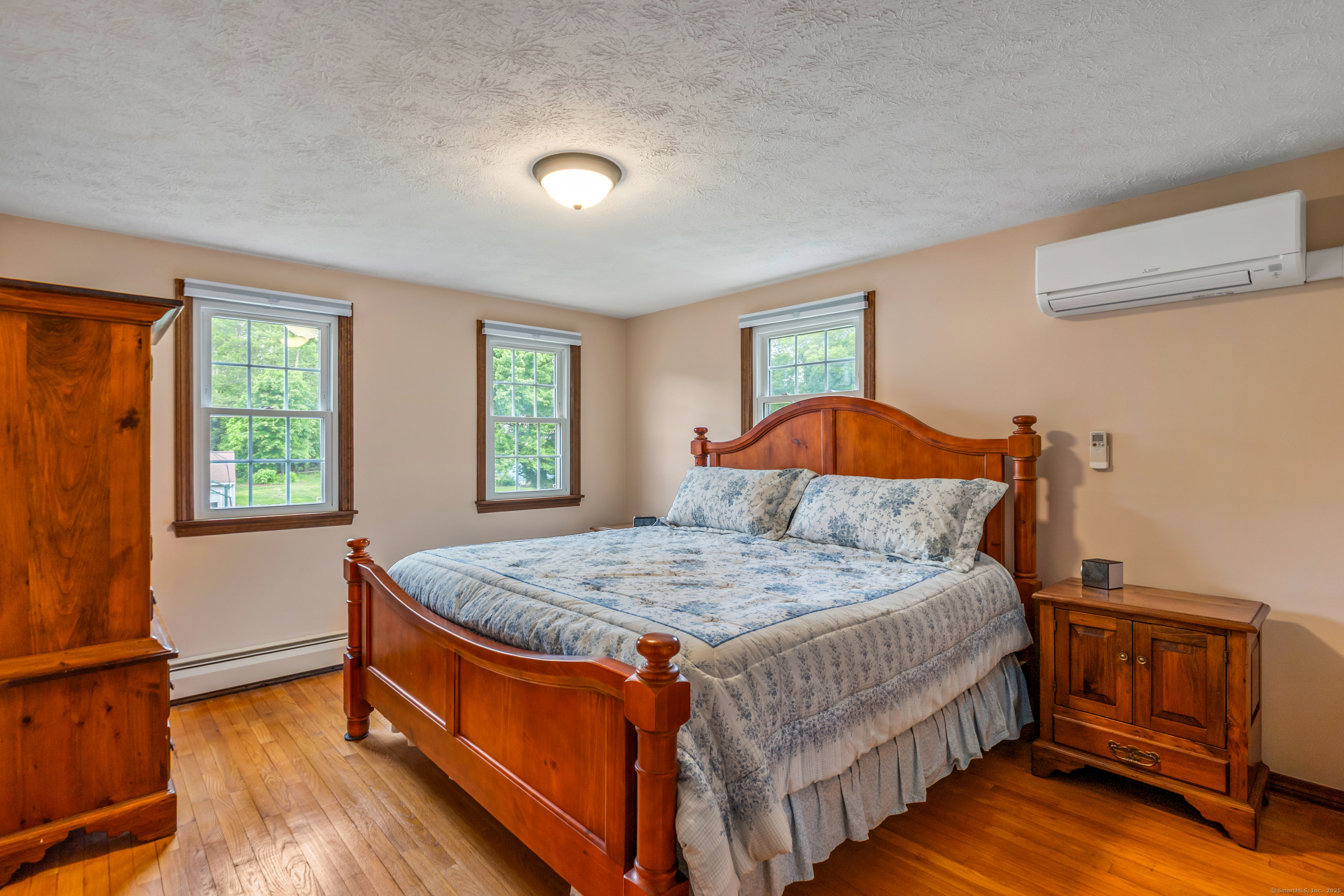 Ellington, Connecticut 06029, United States, 3 Bedrooms Bedrooms, ,3 BathroomsBathrooms,Residential,Pending,142421