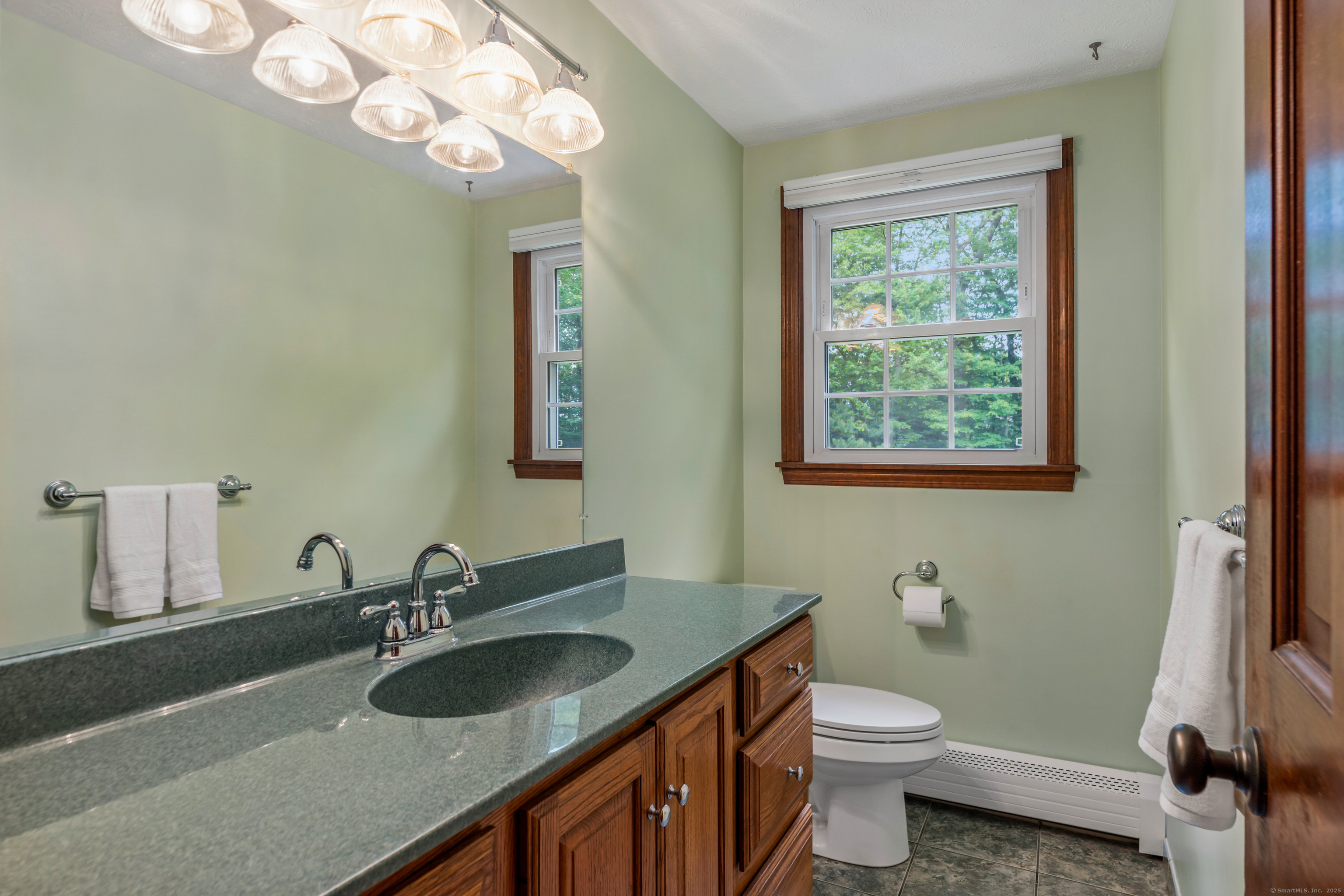 Ellington, Connecticut 06029, United States, 3 Bedrooms Bedrooms, ,3 BathroomsBathrooms,Residential,Pending,142421