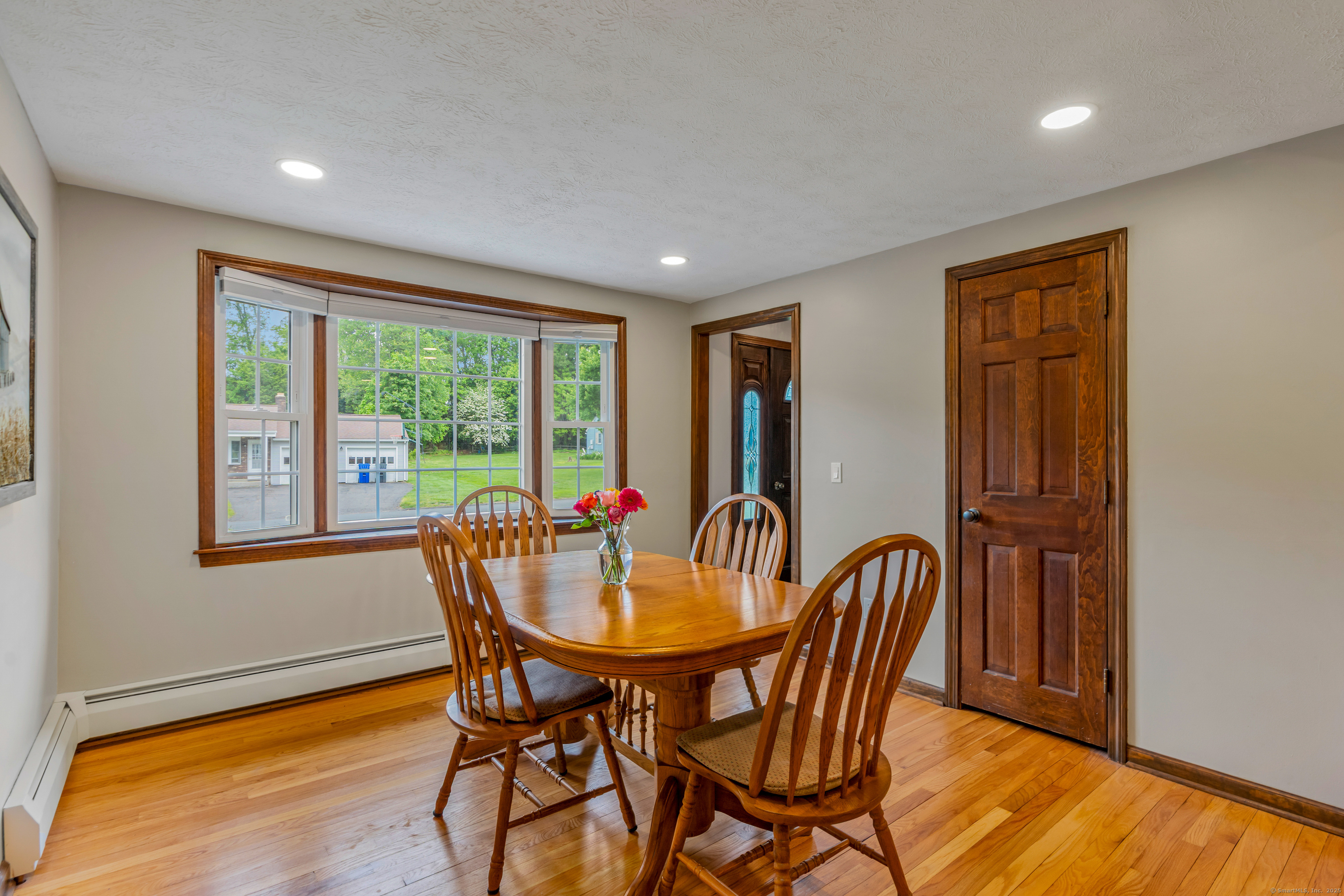 Ellington, Connecticut 06029, United States, 3 Bedrooms Bedrooms, ,3 BathroomsBathrooms,Residential,Pending,142421