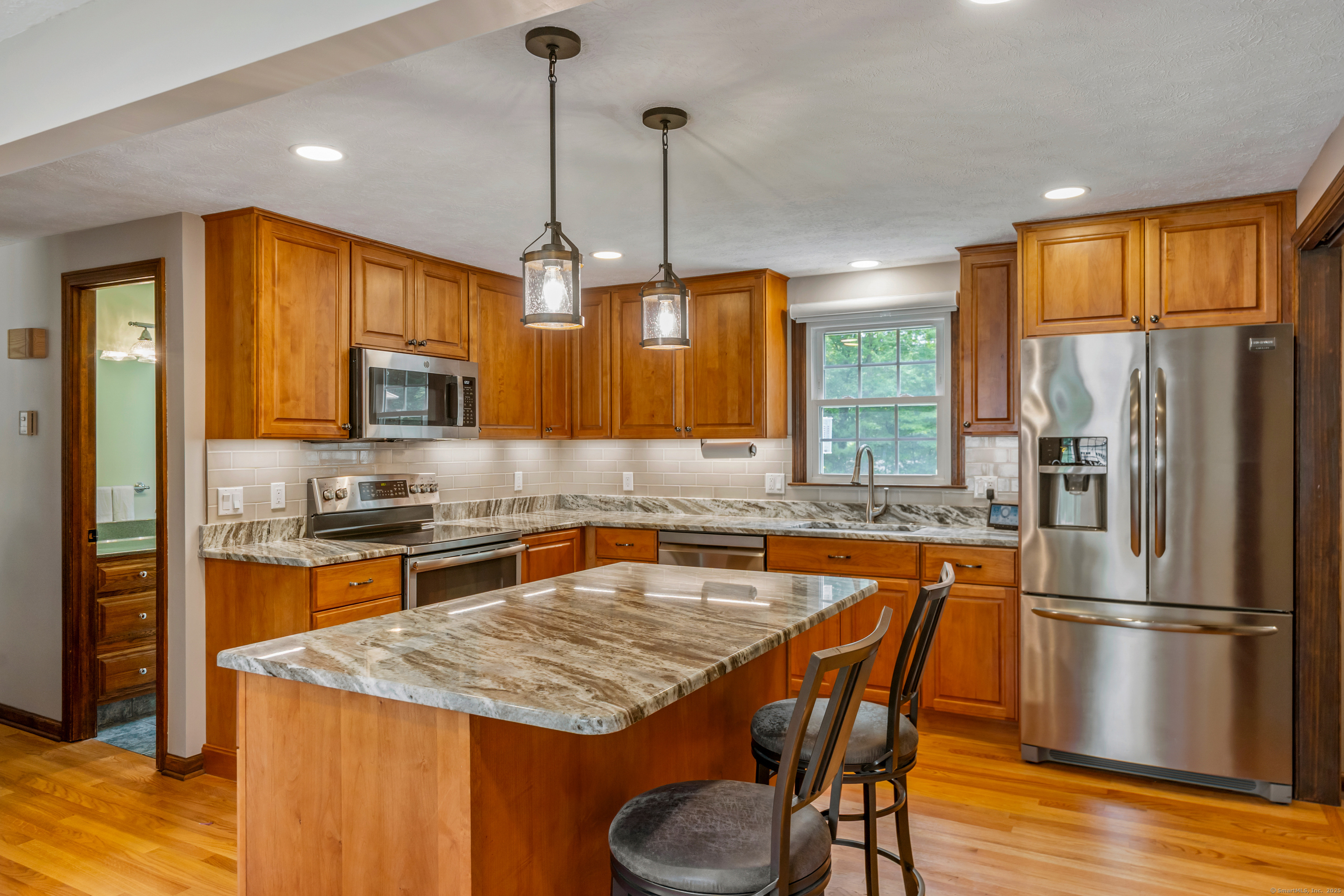 Ellington, Connecticut 06029, United States, 3 Bedrooms Bedrooms, ,3 BathroomsBathrooms,Residential,Pending,142421