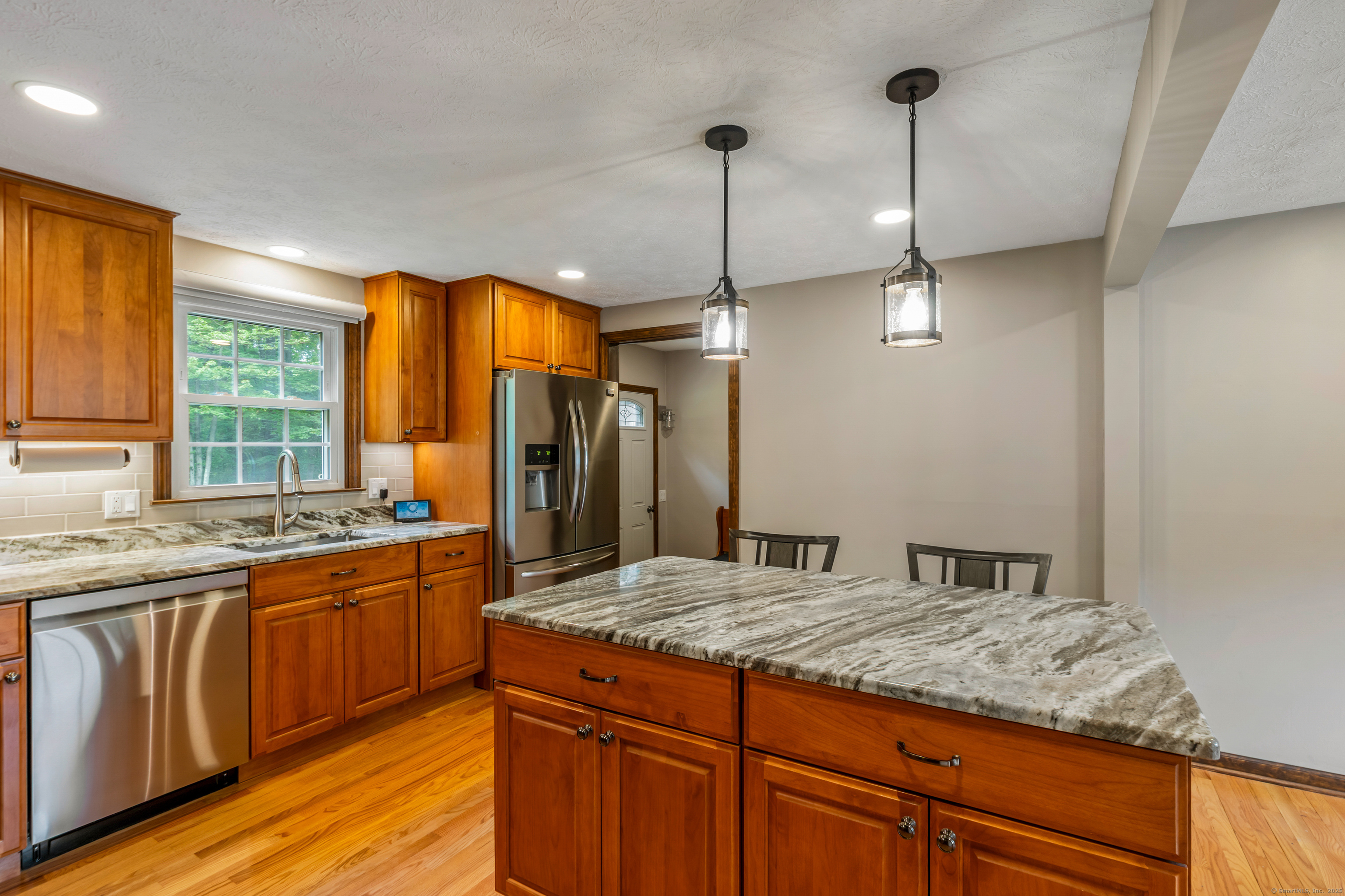 Ellington, Connecticut 06029, United States, 3 Bedrooms Bedrooms, ,3 BathroomsBathrooms,Residential,Pending,142421