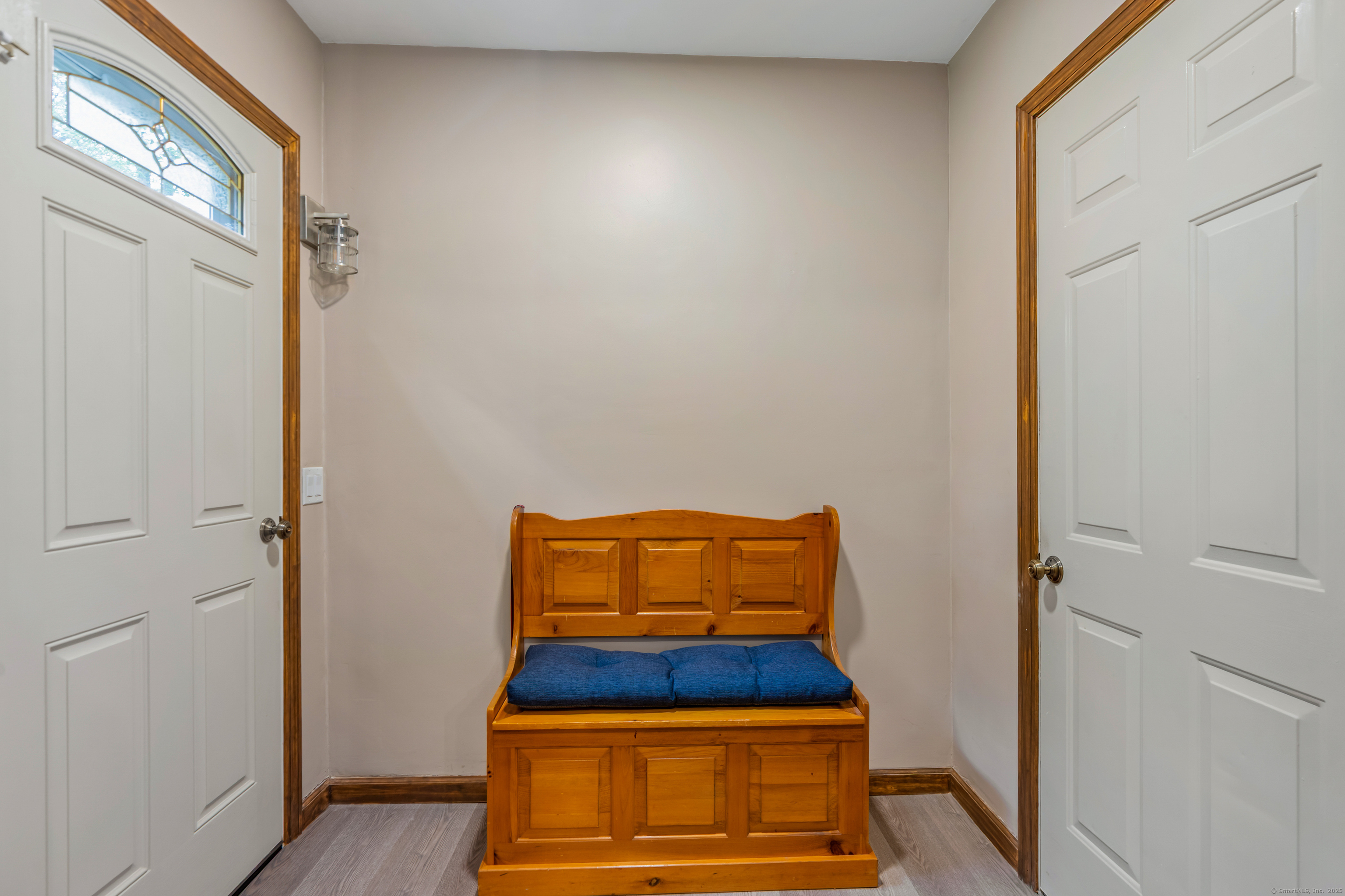 Ellington, Connecticut 06029, United States, 3 Bedrooms Bedrooms, ,3 BathroomsBathrooms,Residential,Pending,142421