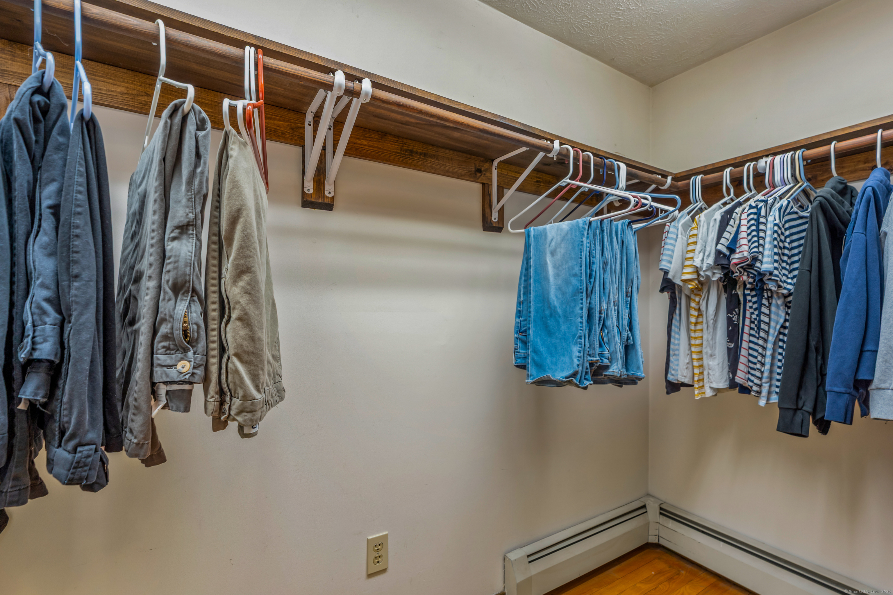 Ellington, Connecticut 06029, United States, 3 Bedrooms Bedrooms, ,3 BathroomsBathrooms,Residential,Pending,142421