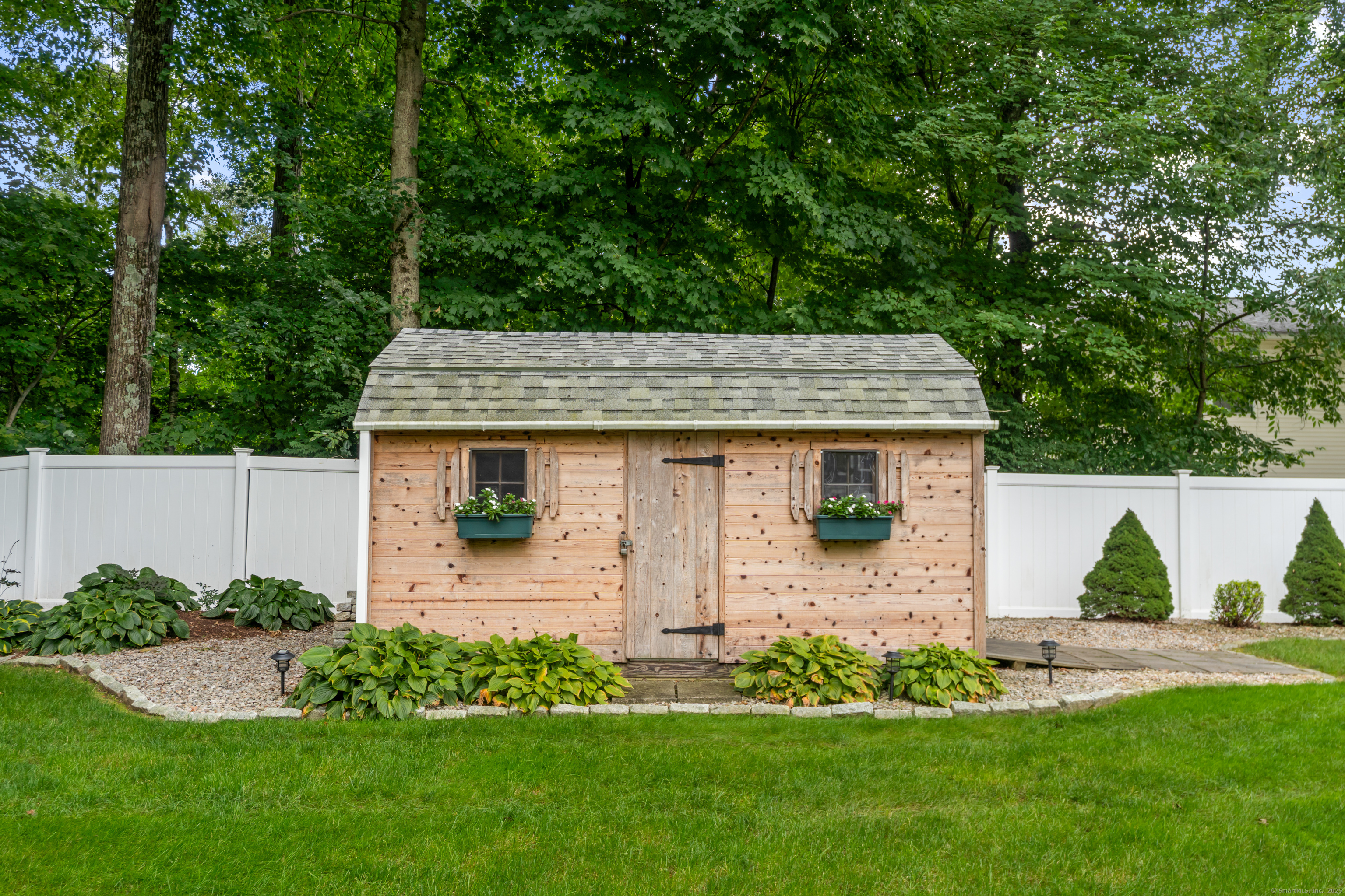 Ellington, Connecticut 06029, United States, 3 Bedrooms Bedrooms, ,3 BathroomsBathrooms,Residential,Pending,142421