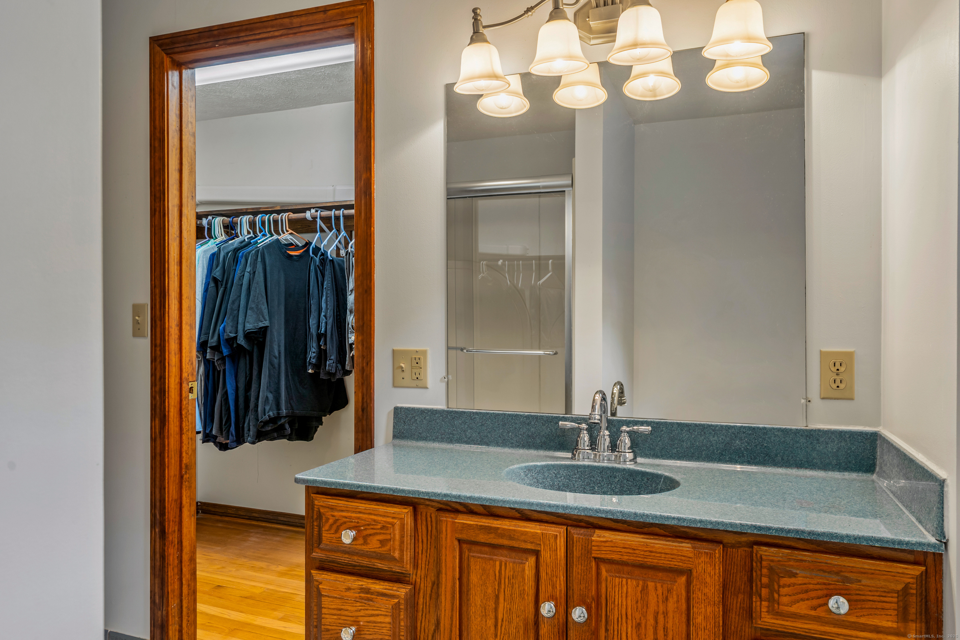 Ellington, Connecticut 06029, United States, 3 Bedrooms Bedrooms, ,3 BathroomsBathrooms,Residential,Pending,142421