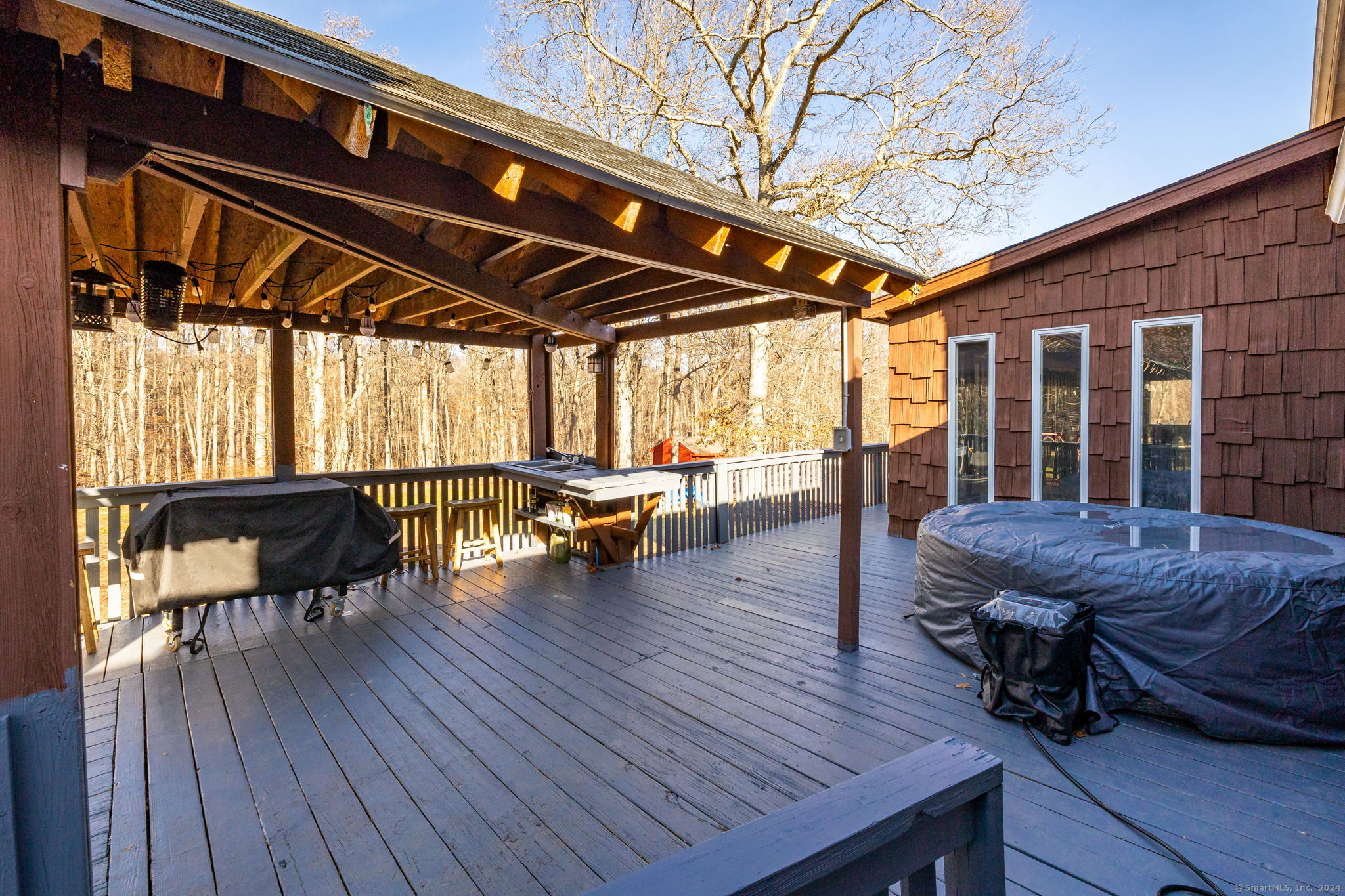 Colchester, Connecticut 06415, United States, 3 Bedrooms Bedrooms, ,4 BathroomsBathrooms,Residential,Pending,25365