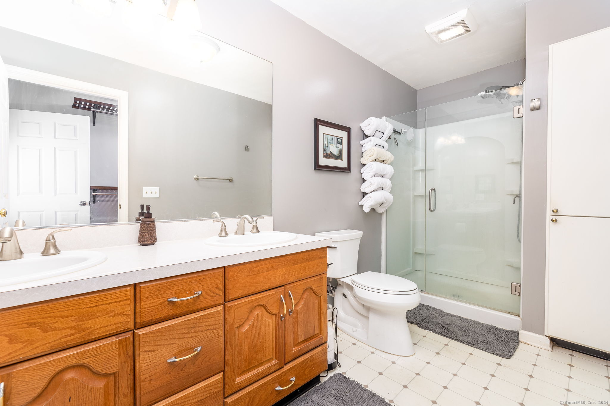 Colchester, Connecticut 06415, United States, 3 Bedrooms Bedrooms, ,4 BathroomsBathrooms,Residential,Pending,25365