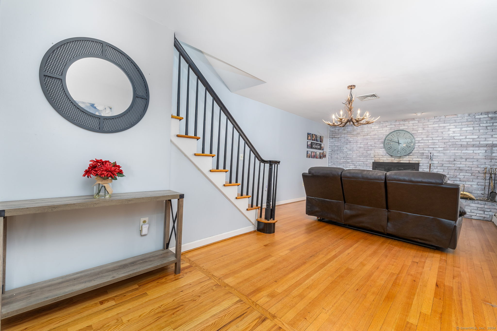 Colchester, Connecticut 06415, United States, 3 Bedrooms Bedrooms, ,4 BathroomsBathrooms,Residential,Pending,25365