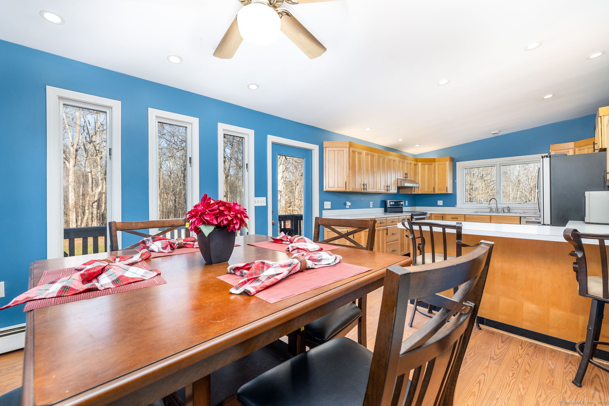 Colchester, Connecticut 06415, United States, 3 Bedrooms Bedrooms, ,4 BathroomsBathrooms,Residential,Pending,25365