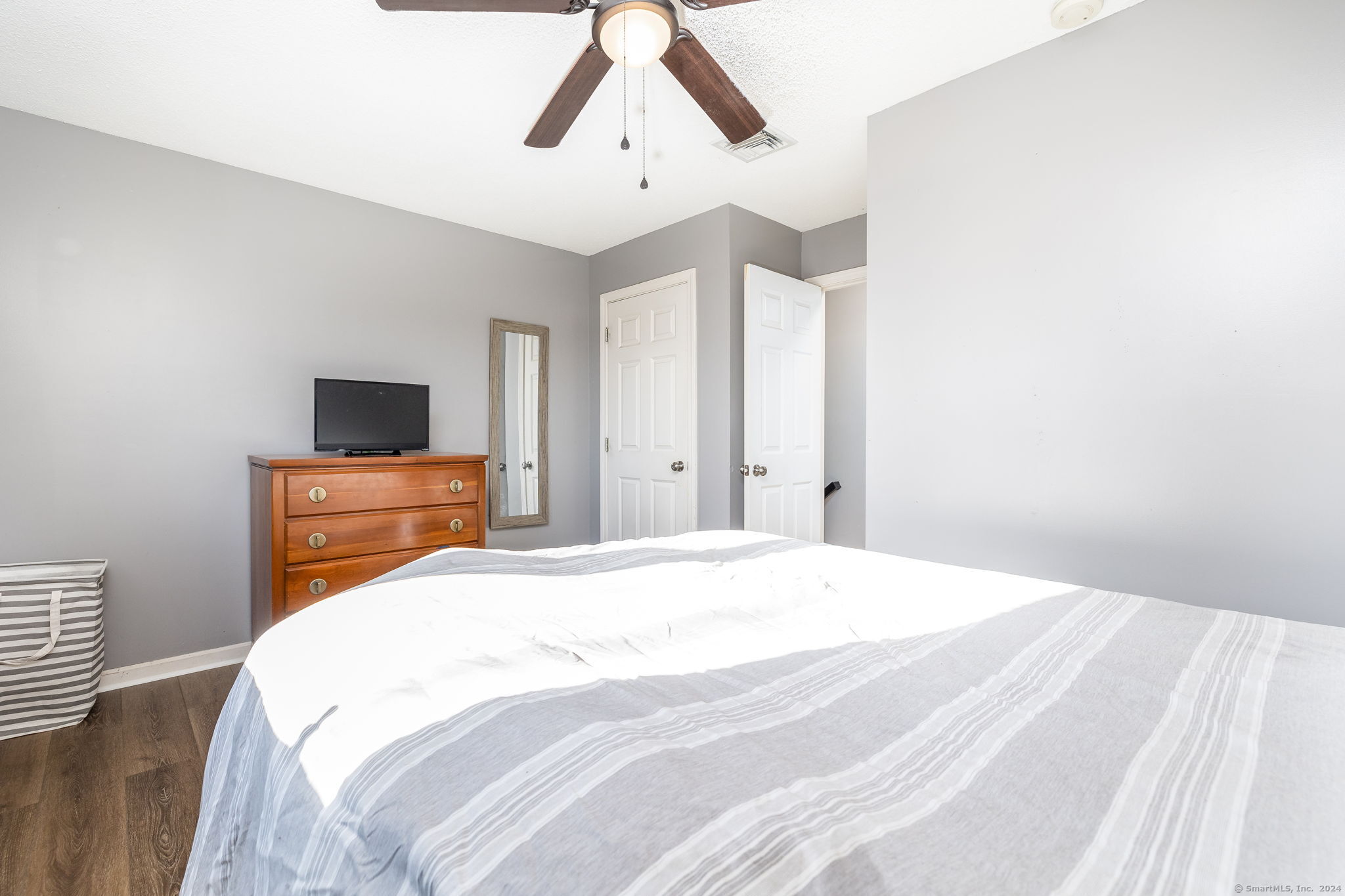 Colchester, Connecticut 06415, United States, 3 Bedrooms Bedrooms, ,4 BathroomsBathrooms,Residential,Pending,25365