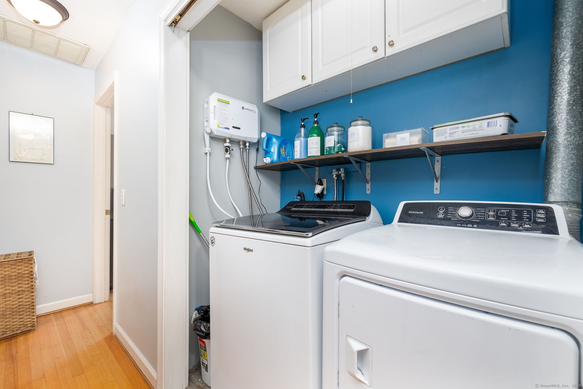 Colchester, Connecticut 06415, United States, 3 Bedrooms Bedrooms, ,4 BathroomsBathrooms,Residential,Pending,25365