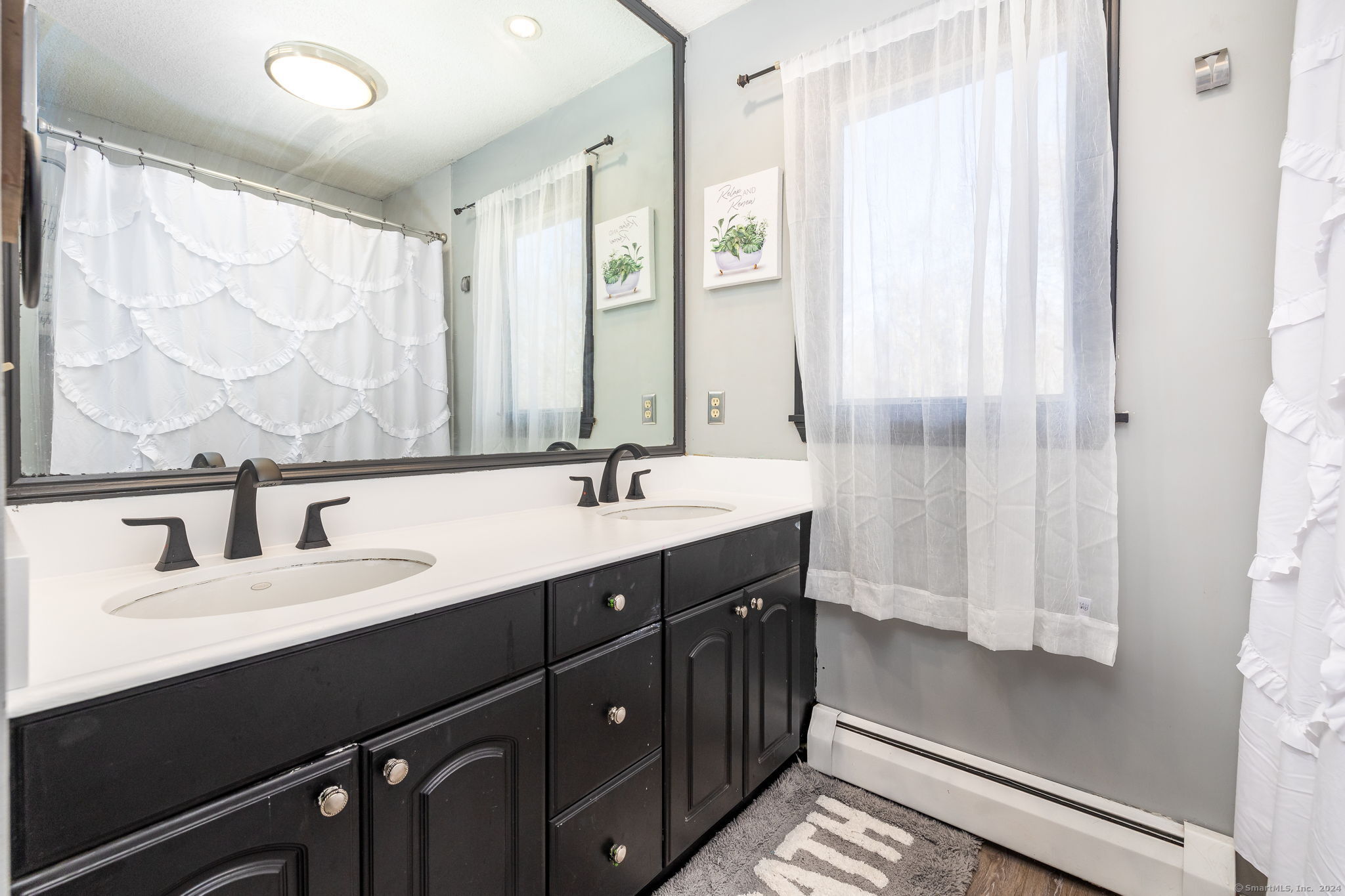 Colchester, Connecticut 06415, United States, 3 Bedrooms Bedrooms, ,4 BathroomsBathrooms,Residential,Pending,25365