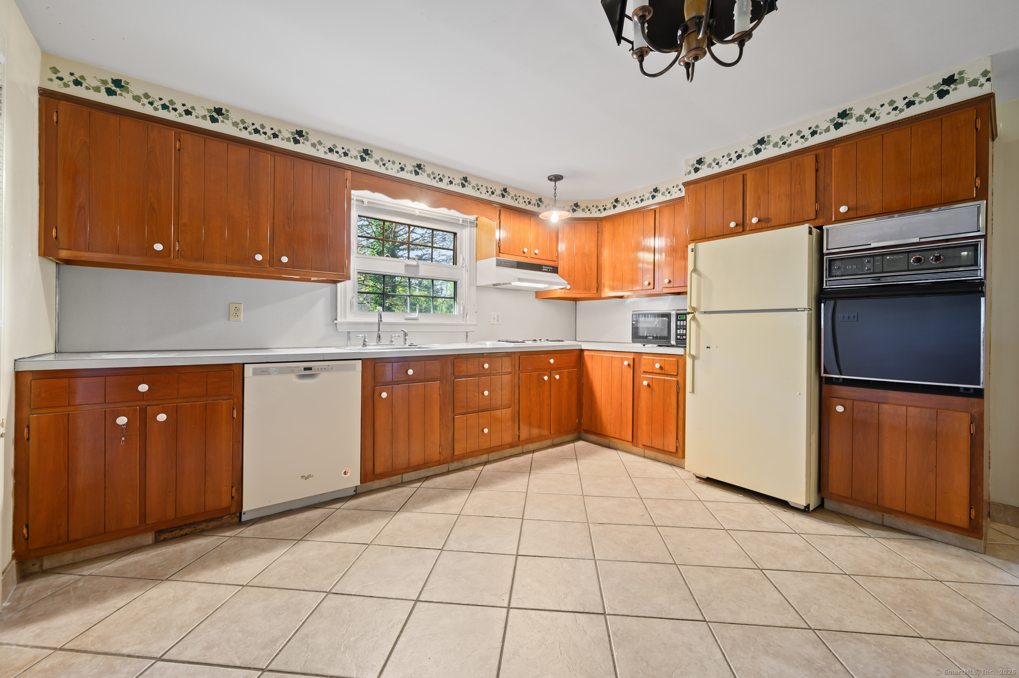 West Haven, Connecticut 06516, United States, 4 Bedrooms Bedrooms, ,2 BathroomsBathrooms,Residential,Coming Soon,218331