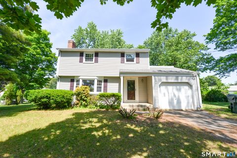 Homes For Sale - 96 Crestwood Trail<br/> Hartford County, East Hartford, CT 06118