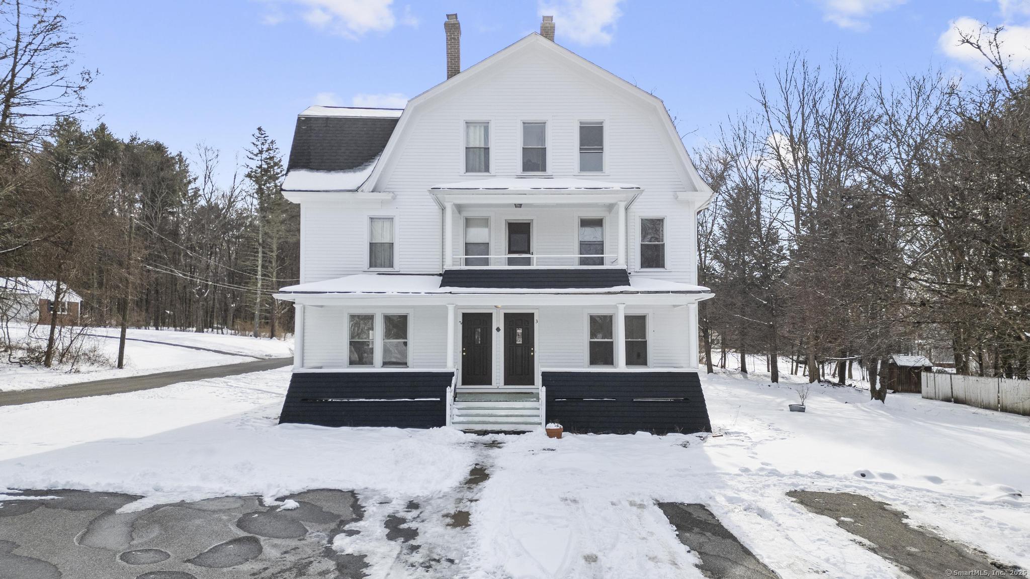 Center Street, Willington, Connecticut - 4 Bedrooms  
1 Bathrooms  
7 Rooms - 