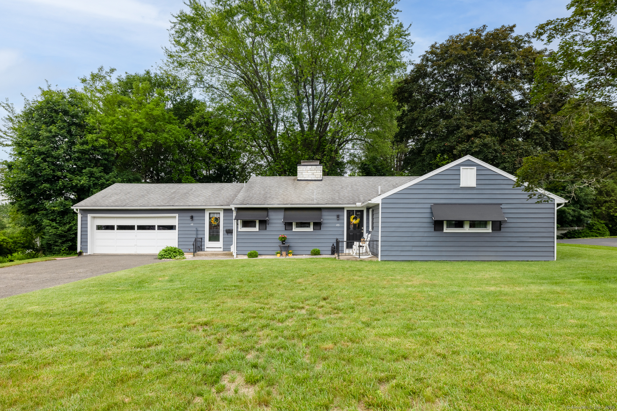 Property for Sale at Jillson Circle, Waterbury, Connecticut - Bedrooms: 3 
Bathrooms: 3 
Rooms: 6  - $449,900