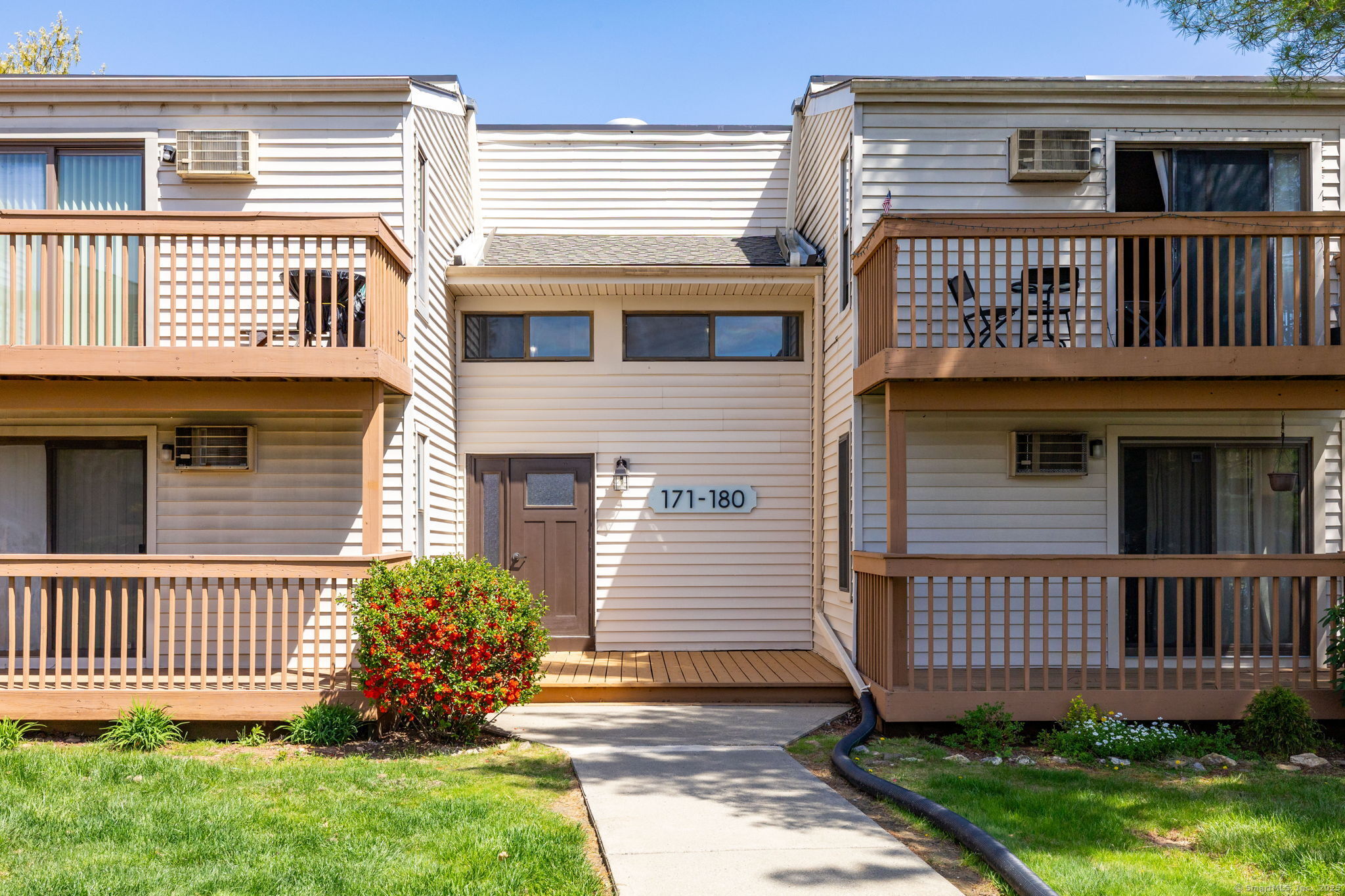 Woodland Drive 172, Cromwell, Connecticut - 1 Bedrooms  
1 Bathrooms  
4 Rooms - 