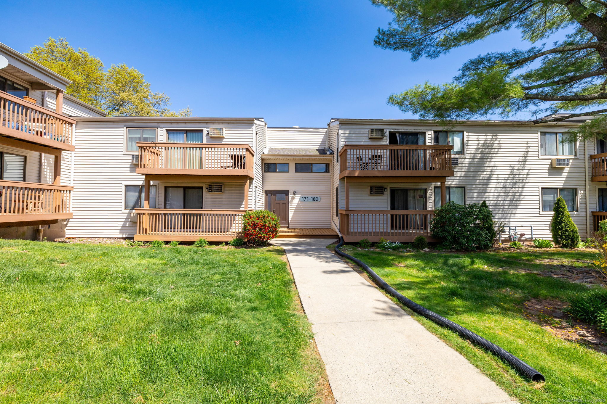 172 Woodland Drive #172, Cromwell, Connecticut image 2