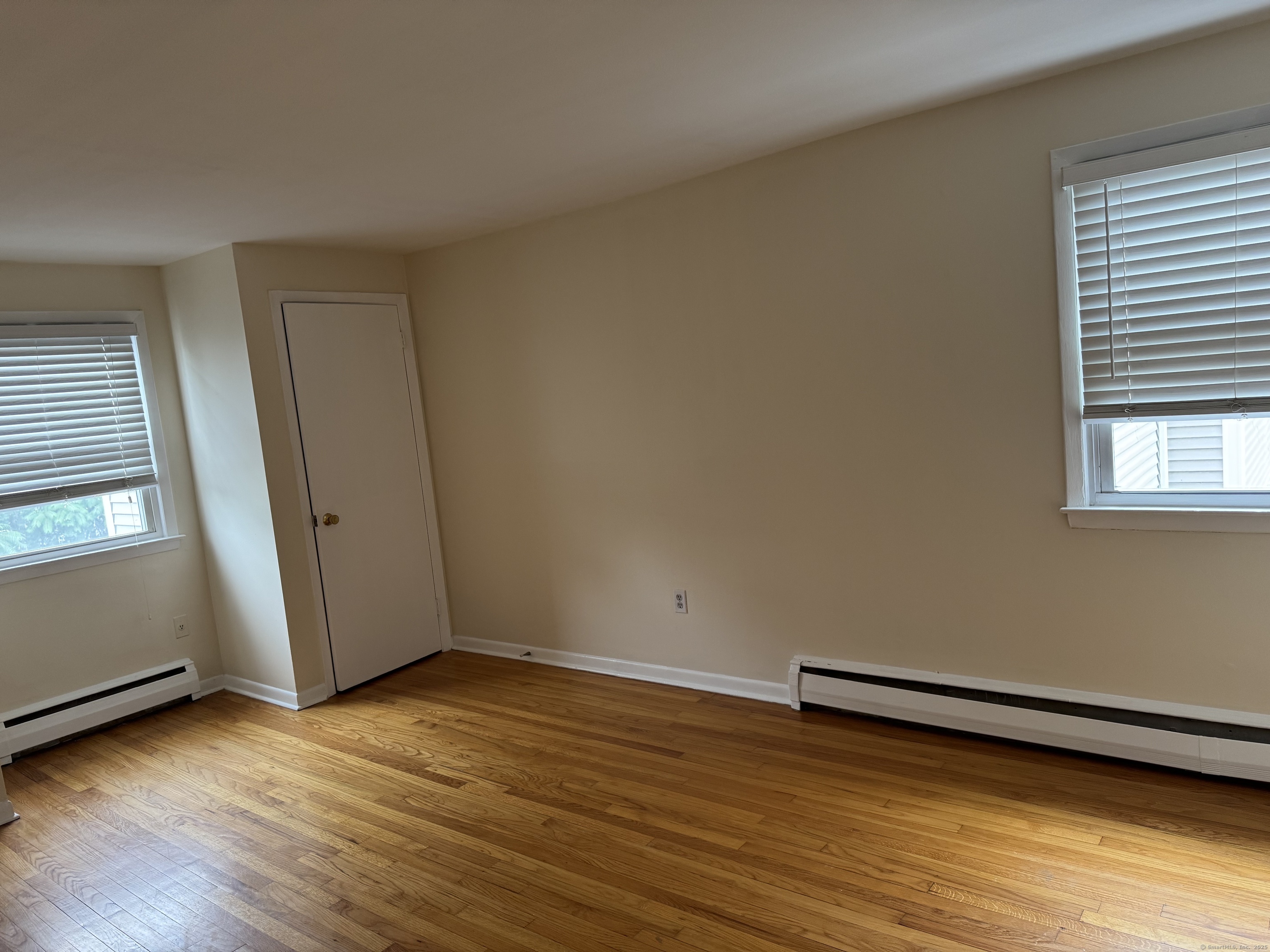 Fairfield, Connecticut 06824, United States, 2 Bedrooms Bedrooms, ,1 BathroomBathrooms,Residential,Active,168298