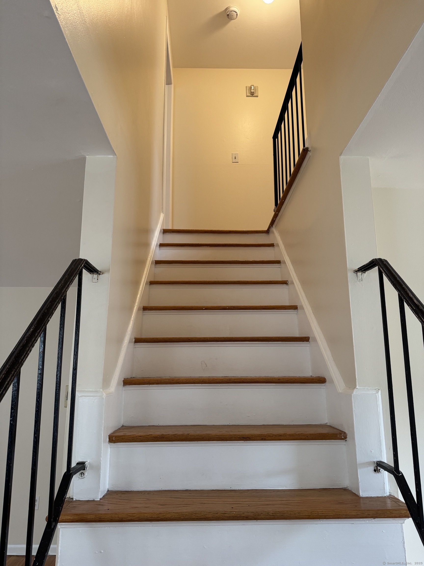 Fairfield, Connecticut 06824, United States, 2 Bedrooms Bedrooms, ,1 BathroomBathrooms,Residential,Active,168298