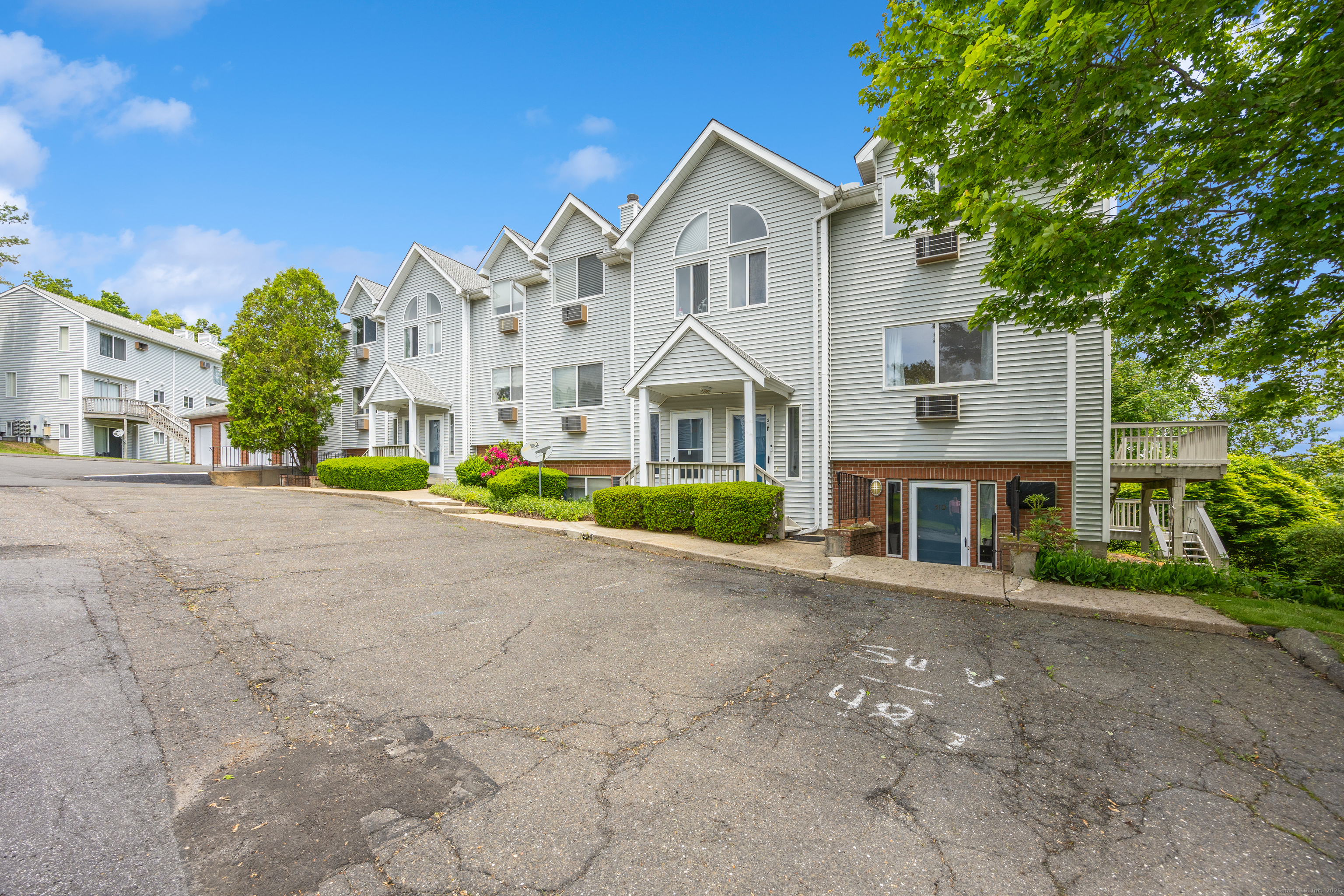 925 Oronoke Road #31F, Waterbury, Connecticut image 2