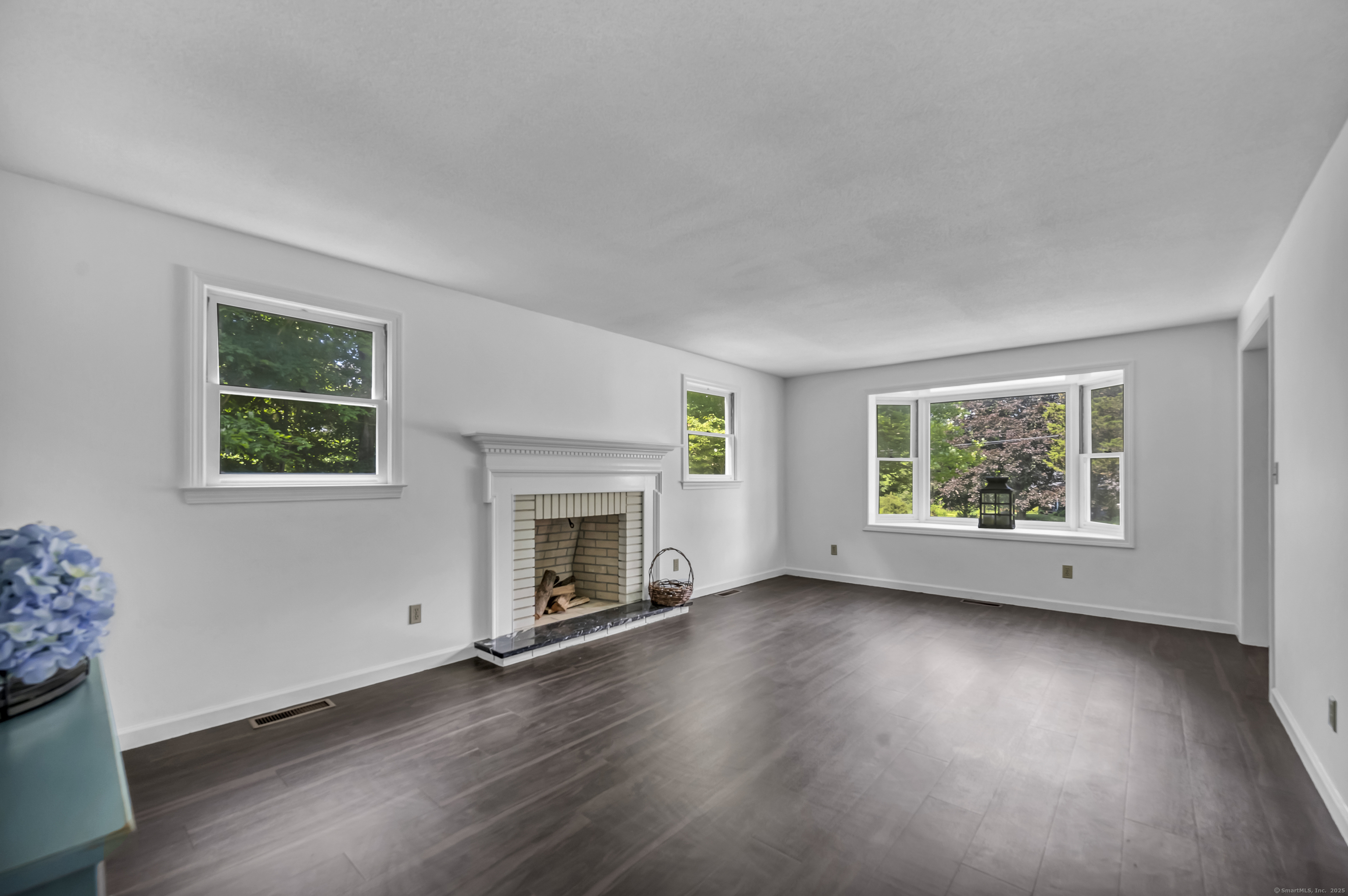 Wallingford, Connecticut 06492, United States, 4 Bedrooms Bedrooms, ,3 BathroomsBathrooms,Residential,Active,240107