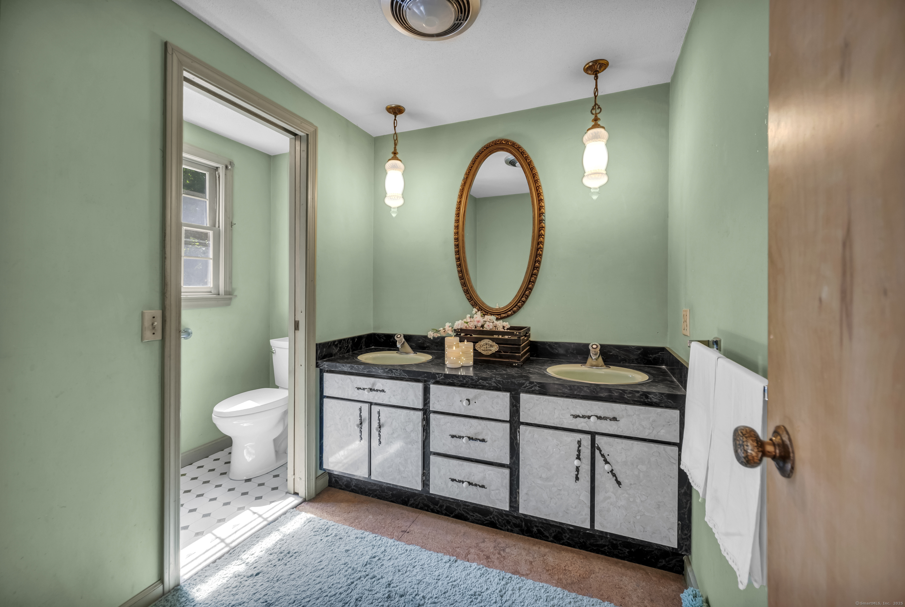 Wallingford, Connecticut 06492, United States, 4 Bedrooms Bedrooms, ,3 BathroomsBathrooms,Residential,Active,240107