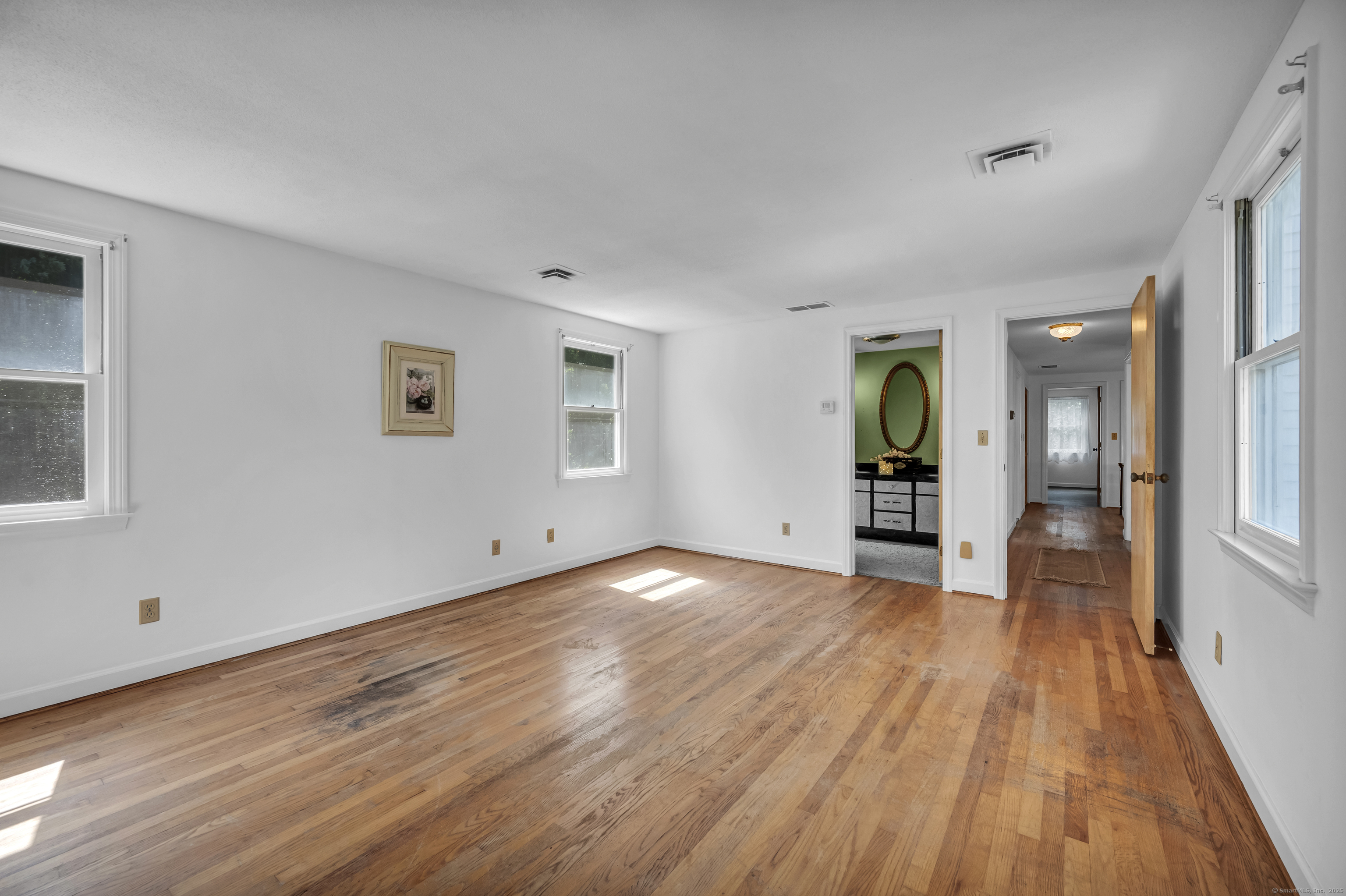 Wallingford, Connecticut 06492, United States, 4 Bedrooms Bedrooms, ,3 BathroomsBathrooms,Residential,Active,240107