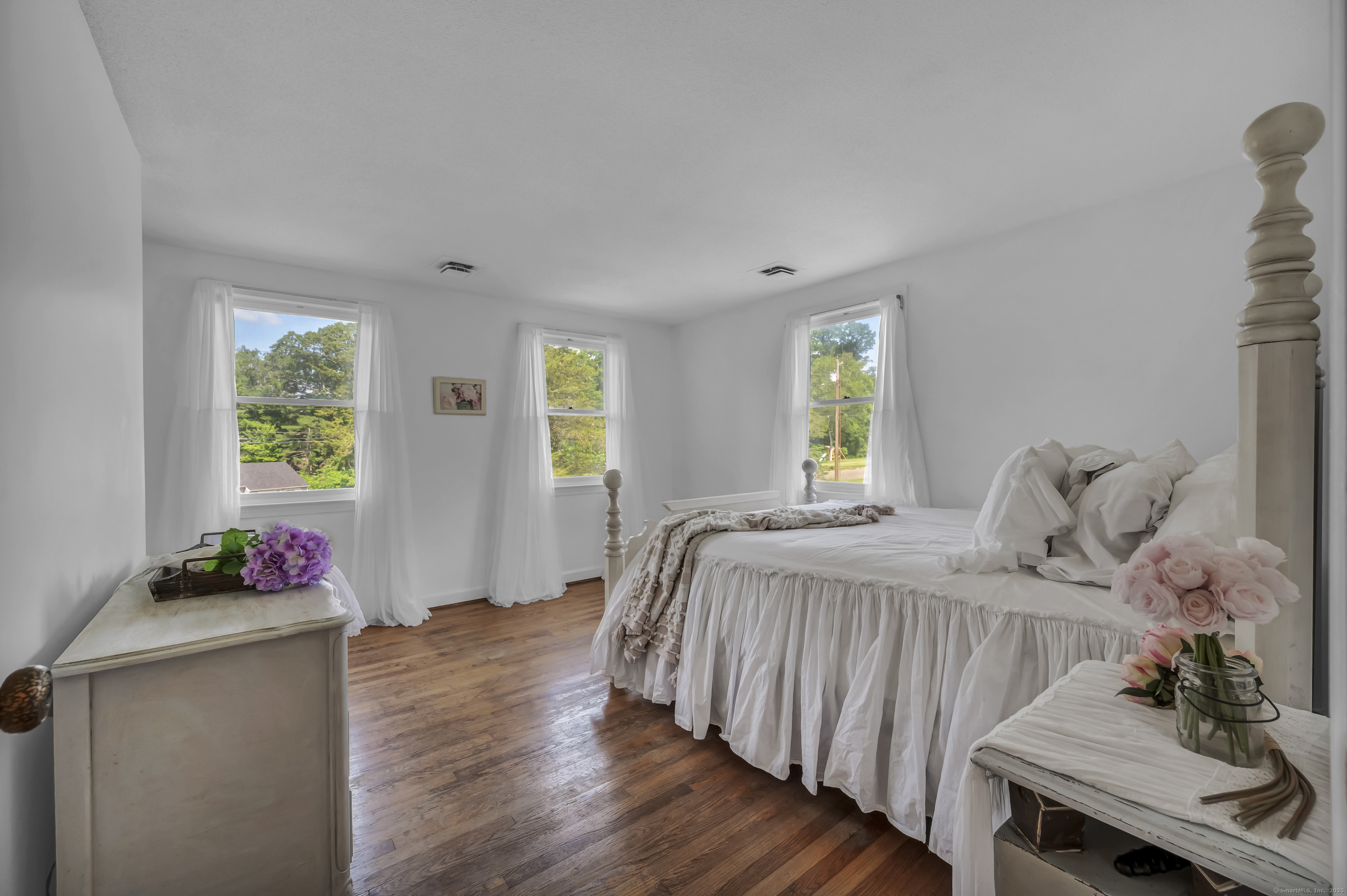 Wallingford, Connecticut 06492, United States, 4 Bedrooms Bedrooms, ,3 BathroomsBathrooms,Residential,Active,240107