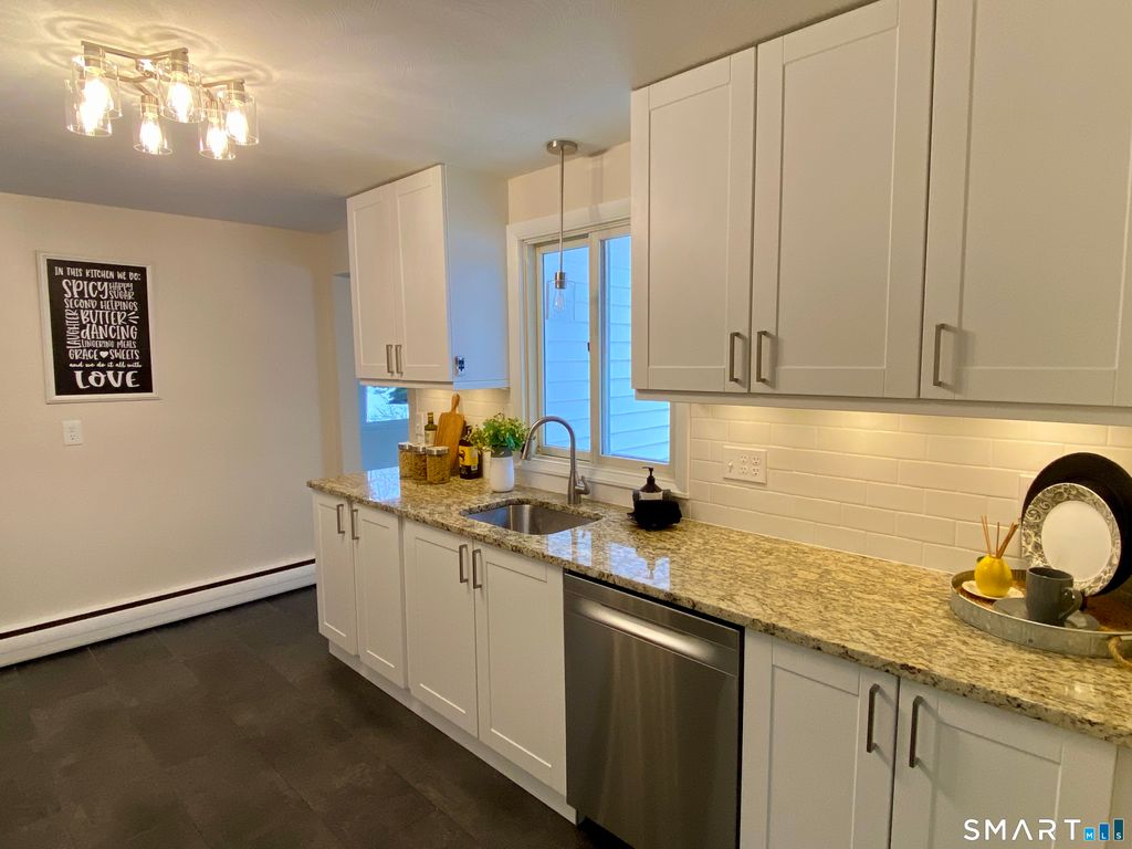 Photo of 52 Lawton Road, Manchester, CT 06042 (MLS # 24159457)