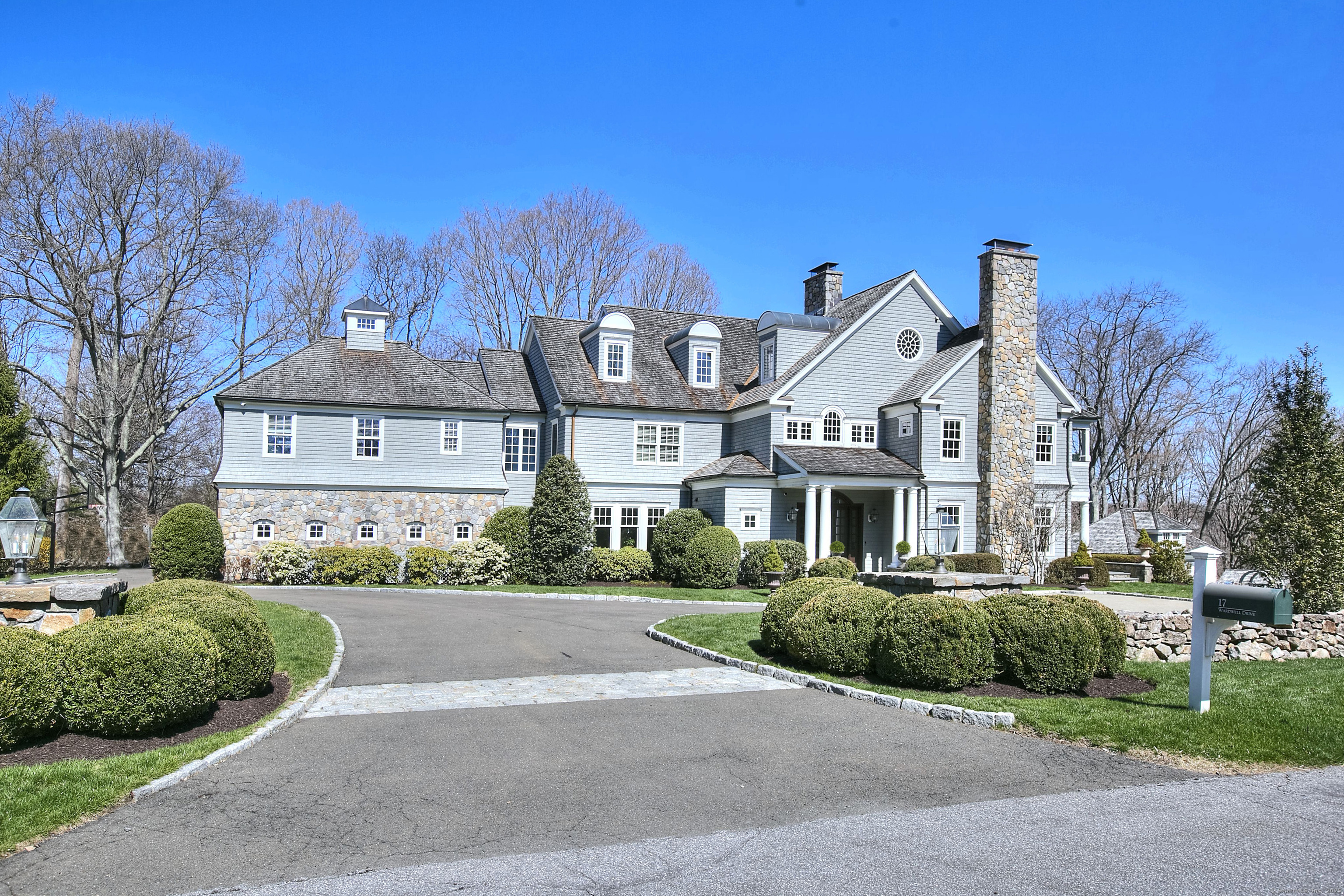 Wardwell Drive, New Canaan, Connecticut - 6 Bedrooms  
8.5 Bathrooms  
15 Rooms - 