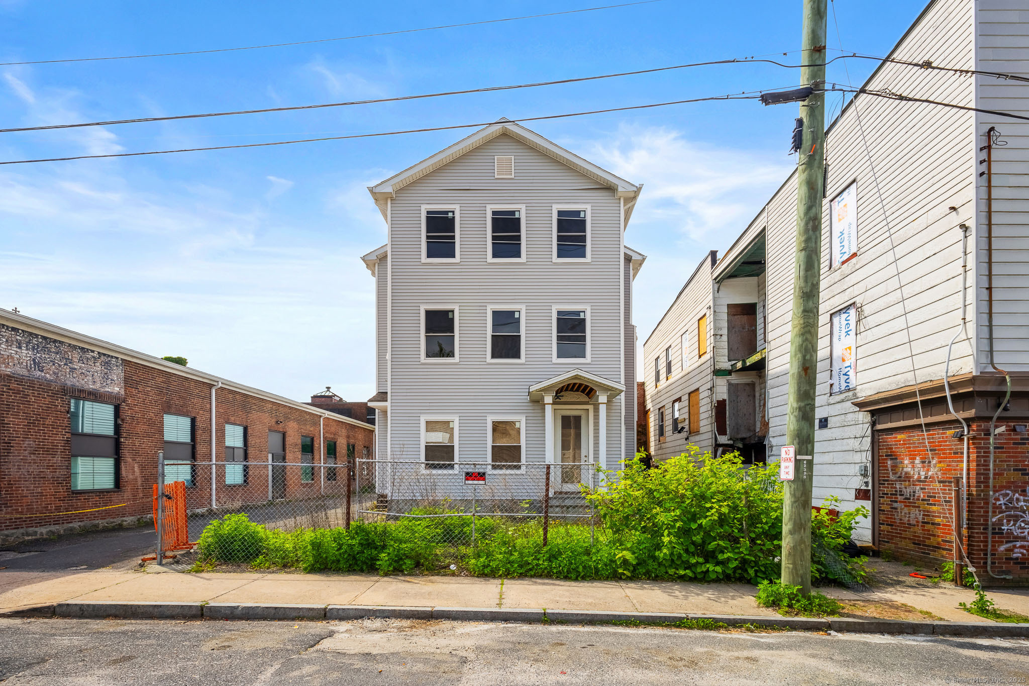 Property for Sale at W Clay Street, Waterbury, Connecticut - Bedrooms: 10 
Bathrooms: 6 
Rooms: 13  - $235,000