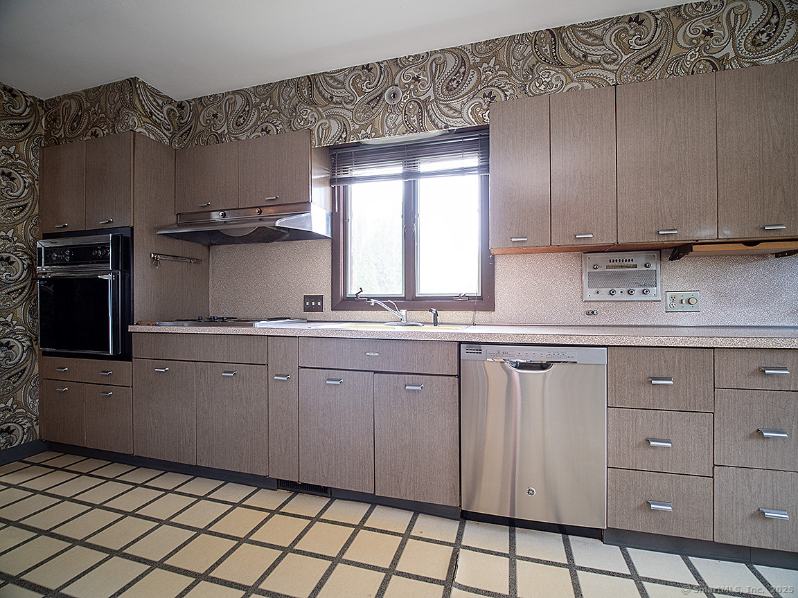 32 Lawncrest Road, New Haven, Connecticut image 16