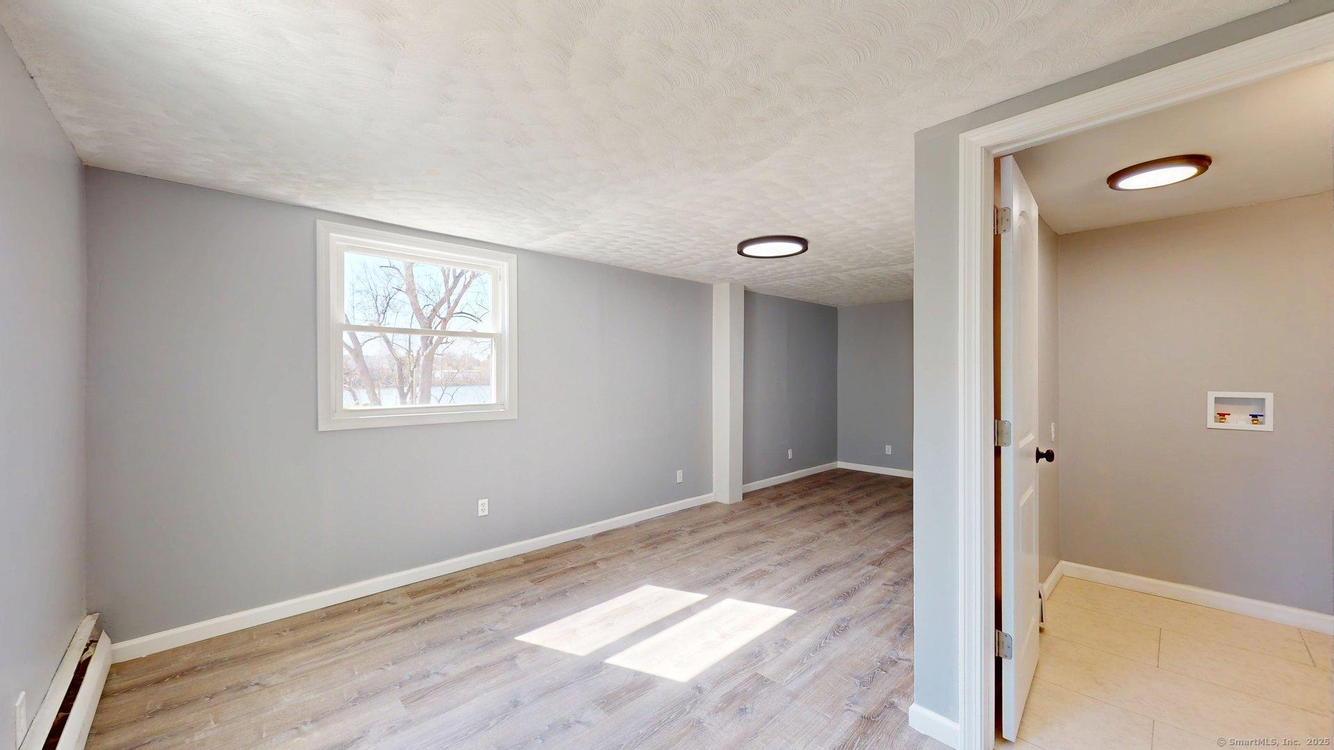 102 S Water Street, East Windsor, Connecticut image 16