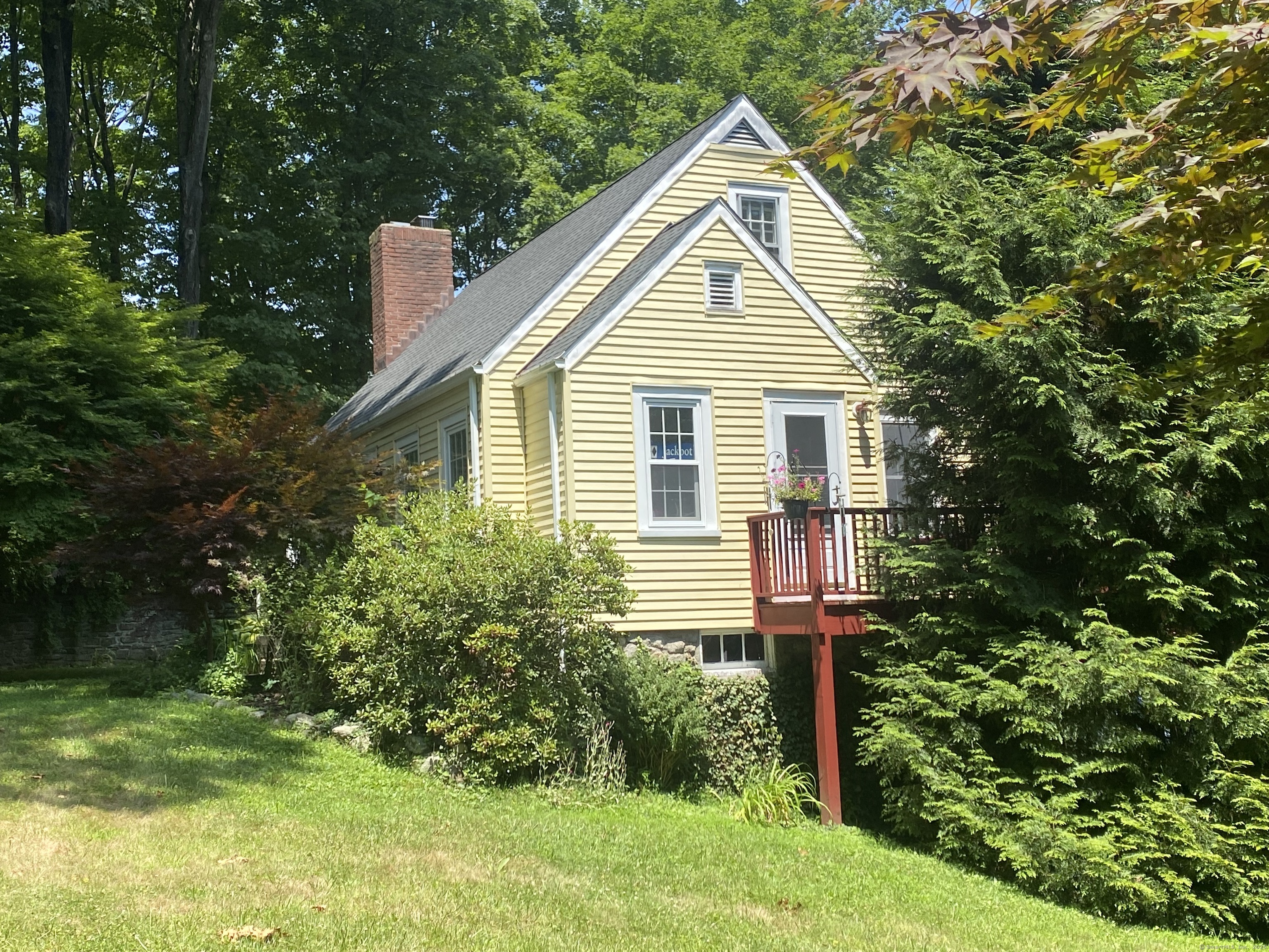 29 Grumman Avenue