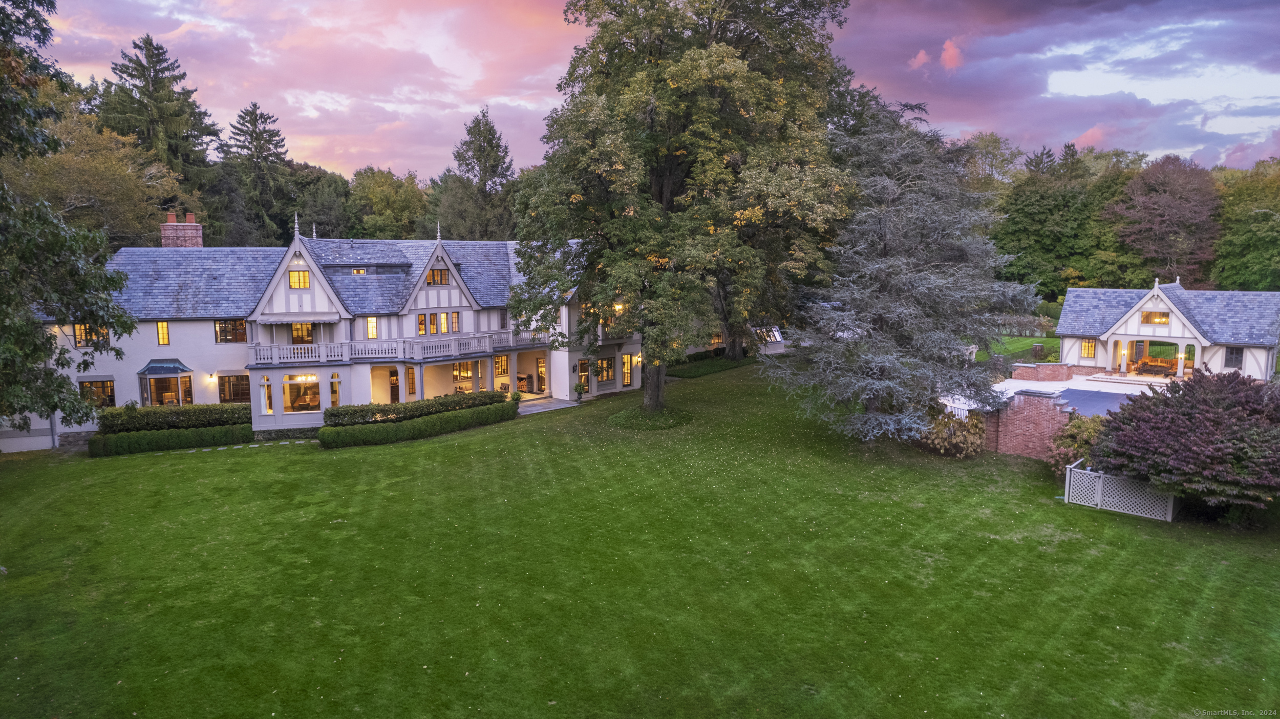 Greenley Road, New Canaan, Connecticut - 6 Bedrooms  
9.5 Bathrooms  
14 Rooms - 