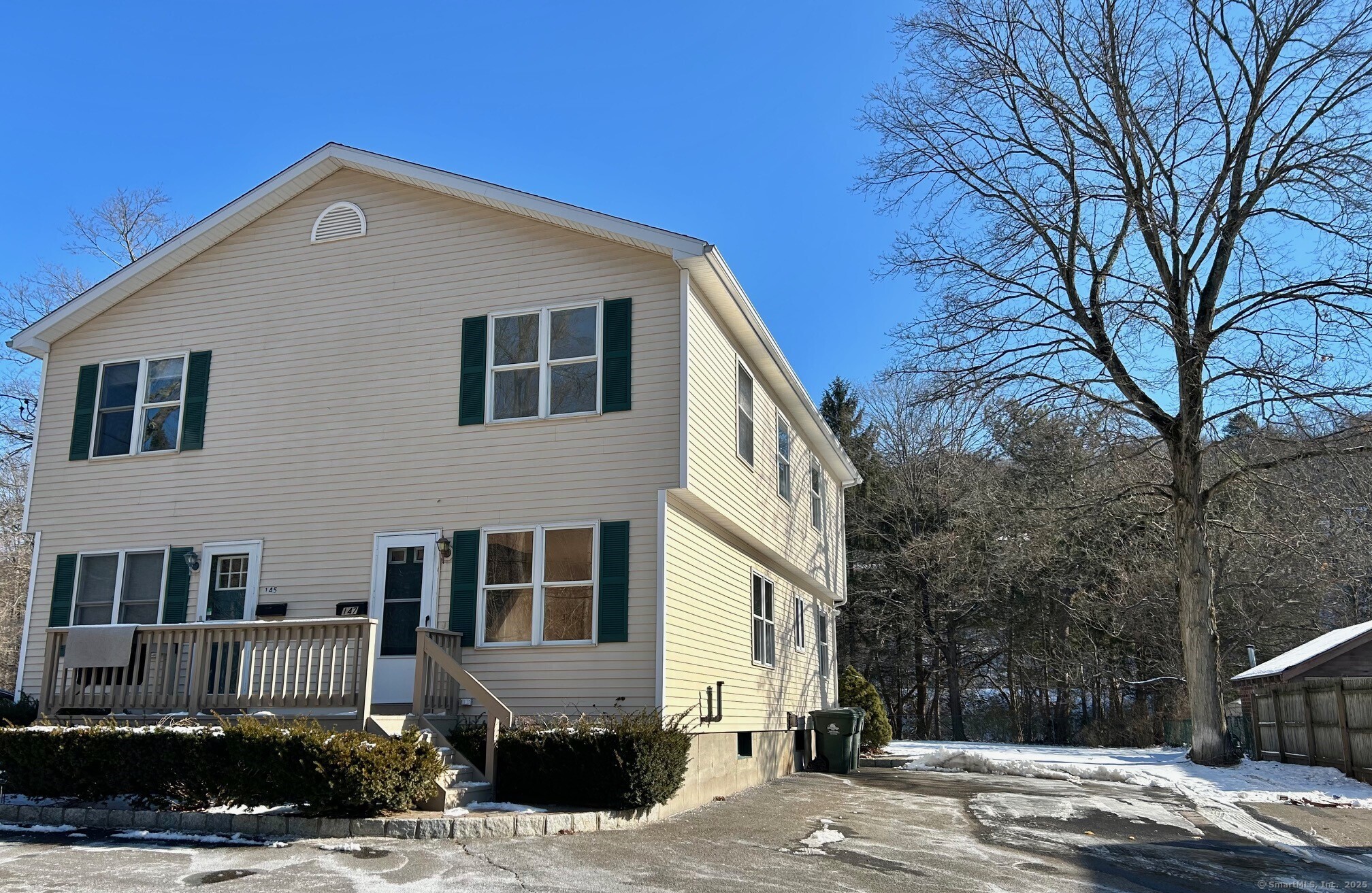 145147 Derby Avenue 147, Seymour, Connecticut - 3 Bedrooms  
2 Bathrooms  
7 Rooms - 